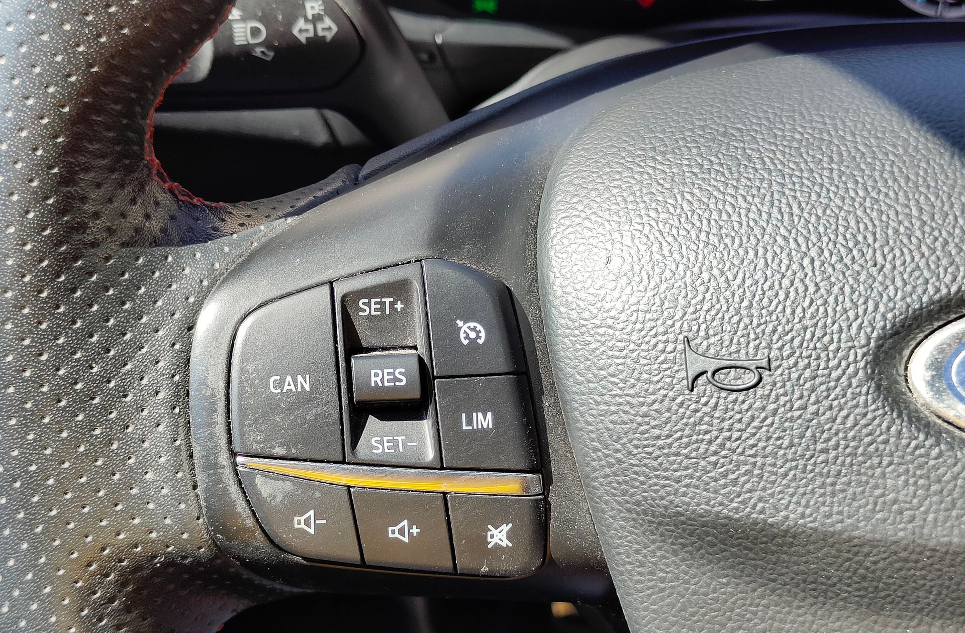 Ford Focus 1.0 EcoBoost ST-Line - foto 28