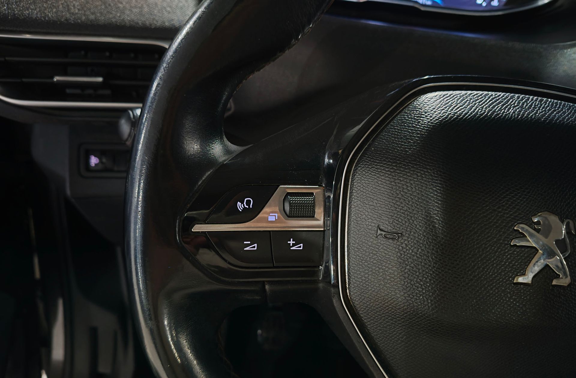 Peugeot 5008 1.2L PureTech Active 7 plazas - foto 24