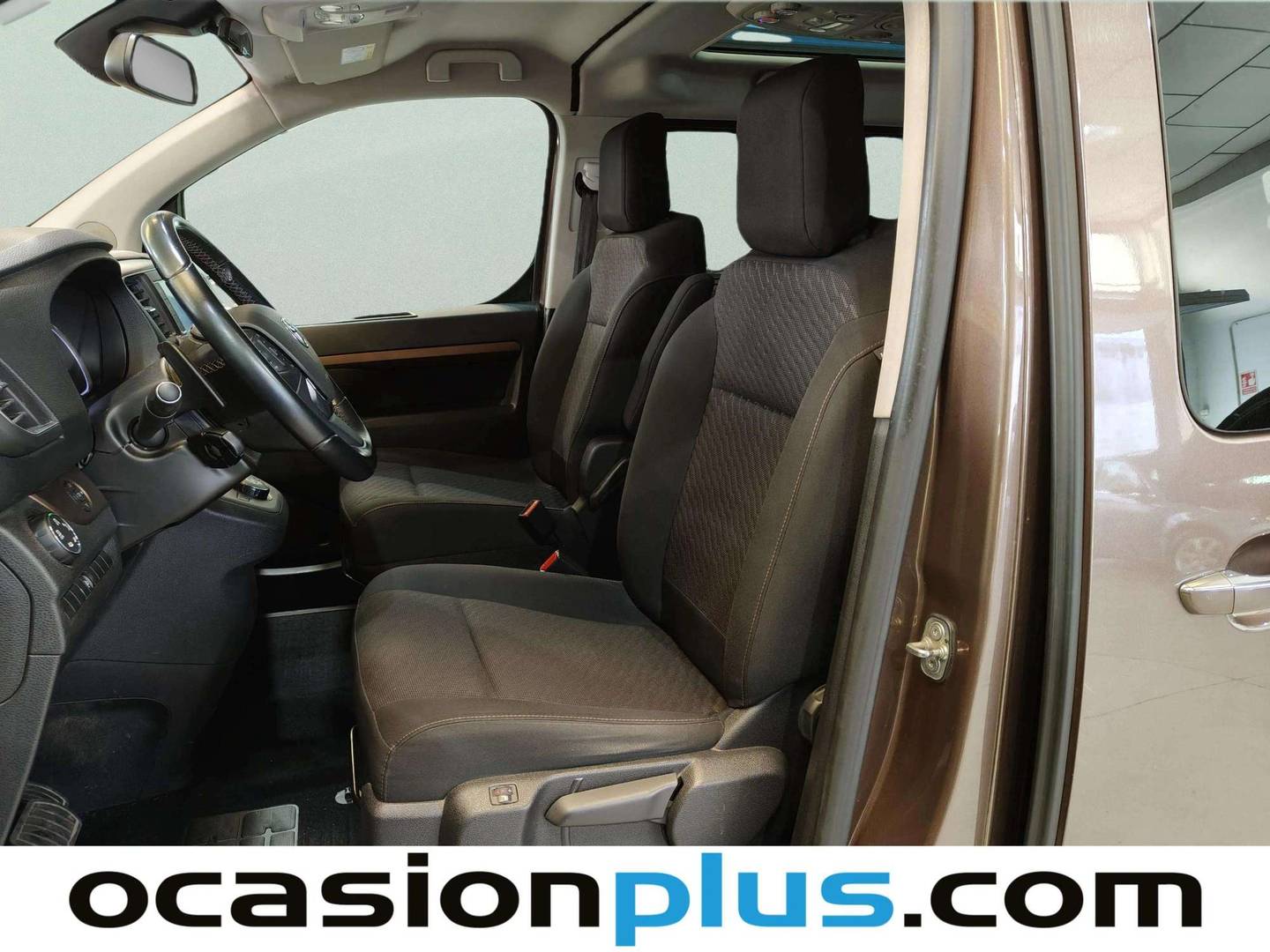 Foto asientos delanteros Toyota Proace Verso Toyota Proace Verso 2.0D Family Advance L1 Auto (145 CV) 8 Plazas