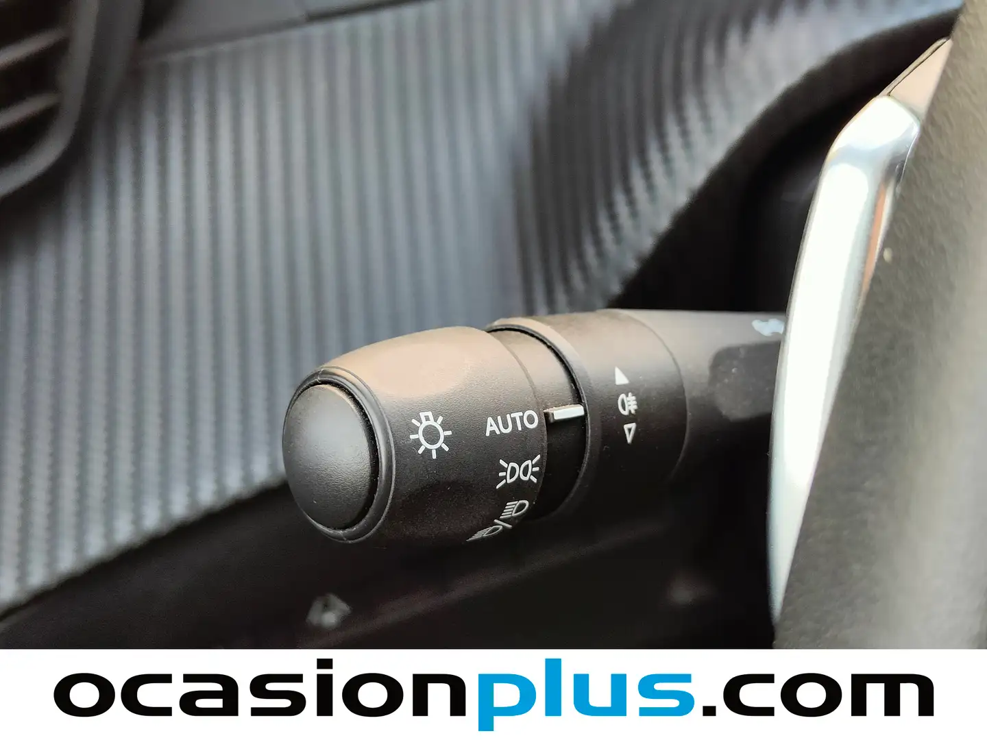 Foto Peugeot 2008 Peugeot 2008 Allure Hybrid eDCS6 (136 CV)