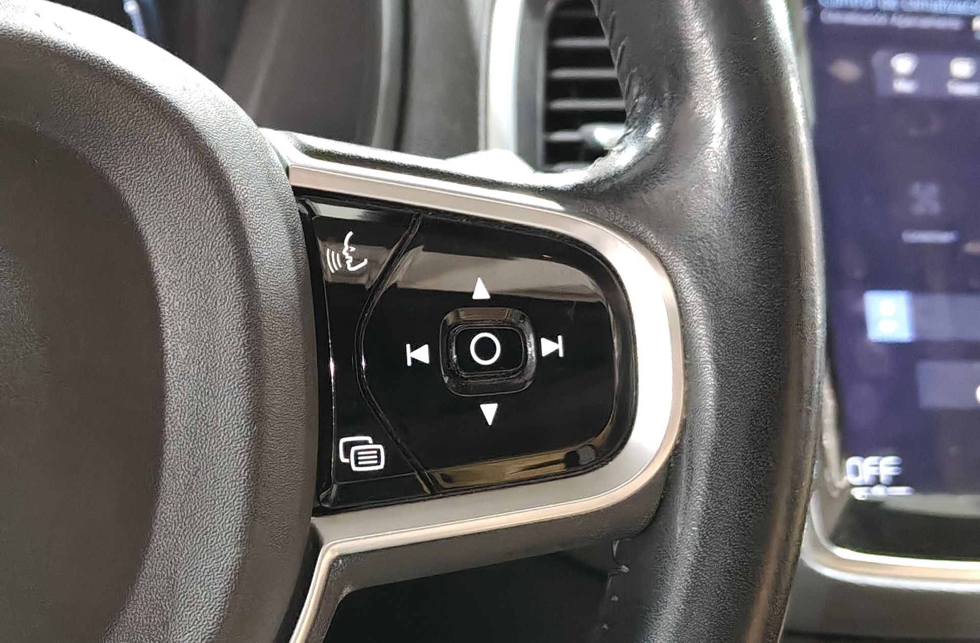 Volvo XC90 D5 Momentum AWD - foto 28