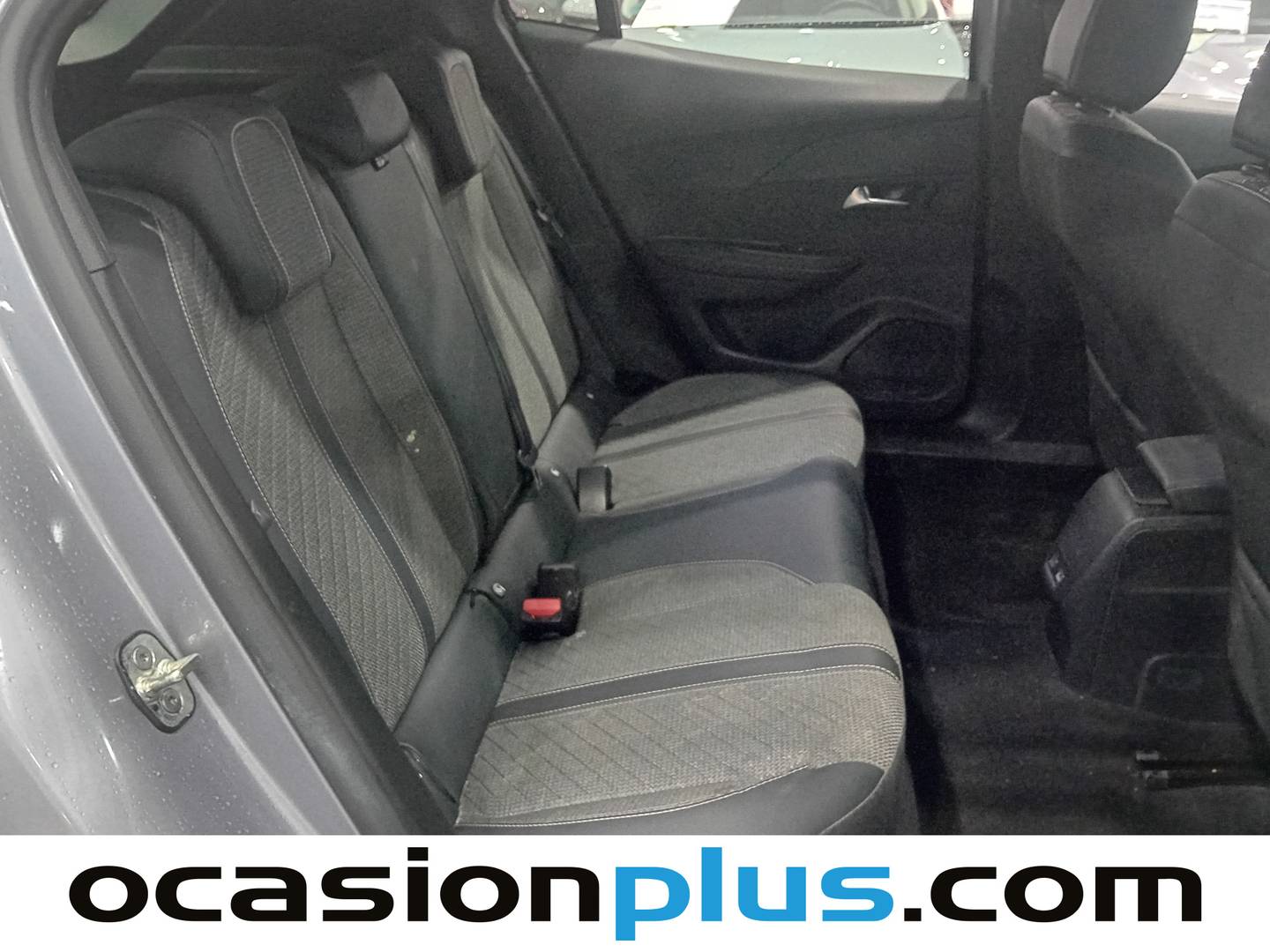 Foto Peugeot 2008 Peugeot 2008 Allure Hybrid eDCS6 (136 CV)