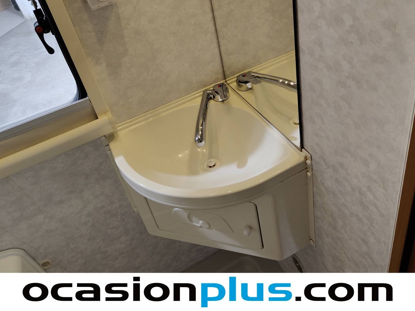 Accesorios del Adria A2-571 DH Adria A2-571 DH (110 CV) 4 Plazas