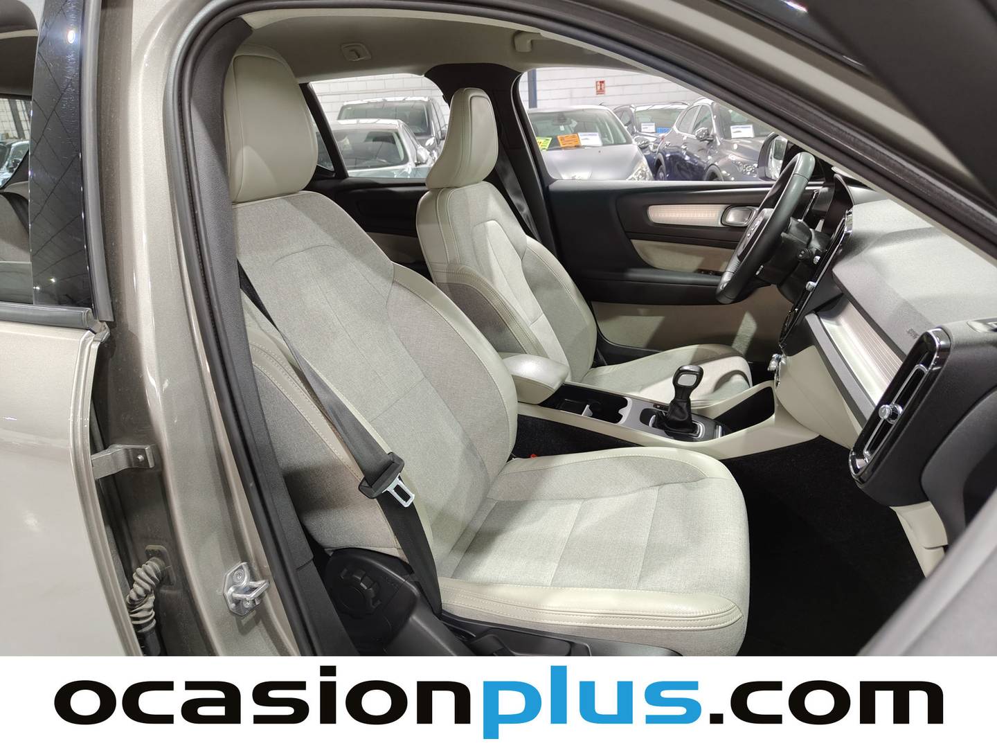 Volvo XC40 Volvo XC40 T3 Business Plus (163 CV) manual