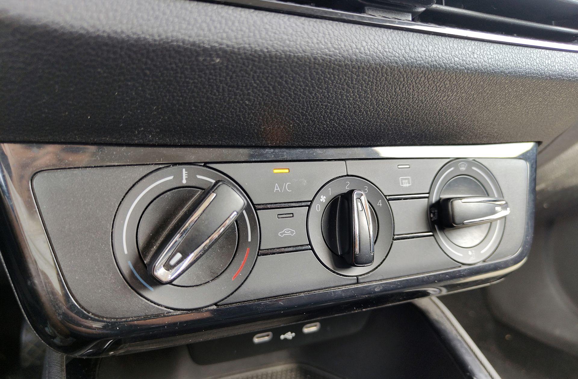 Škoda Fabia 1.0 MPI Ambition - foto 28