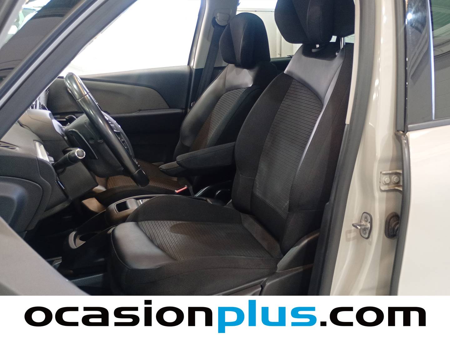 Foto asientos delanteros Citroën Grand C4 Spacetourer Citroën Grand C4 Spacetourer BlueHDi 130 Shine Pack (130 CV)7 Plazas