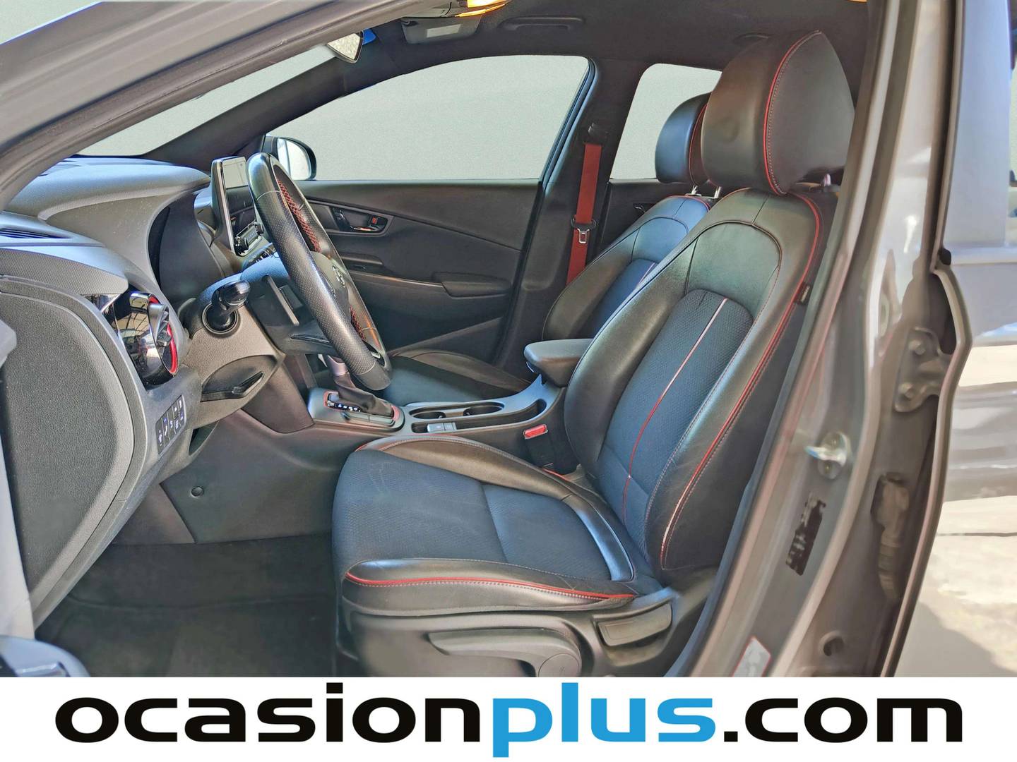 Foto asientos delanteros Hyundai Kona Hyundai Kona 1.6 GDI HEV Tecno Red DT (141 CV)
