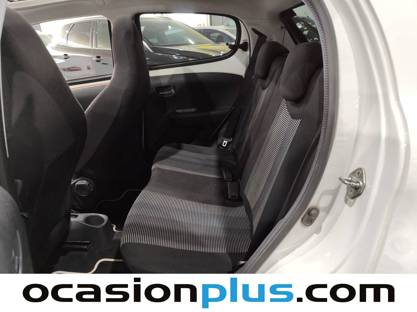 Foto asientos traseros Peugeot 108 Peugeot 108 1.2 PureTech Roland Garros TOP! (82 CV)