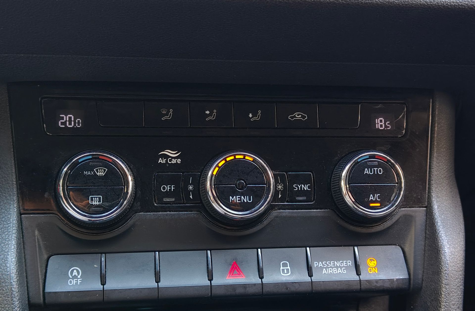 Škoda Karoq 1.5 TSI ACT Ambition DSG - foto 34