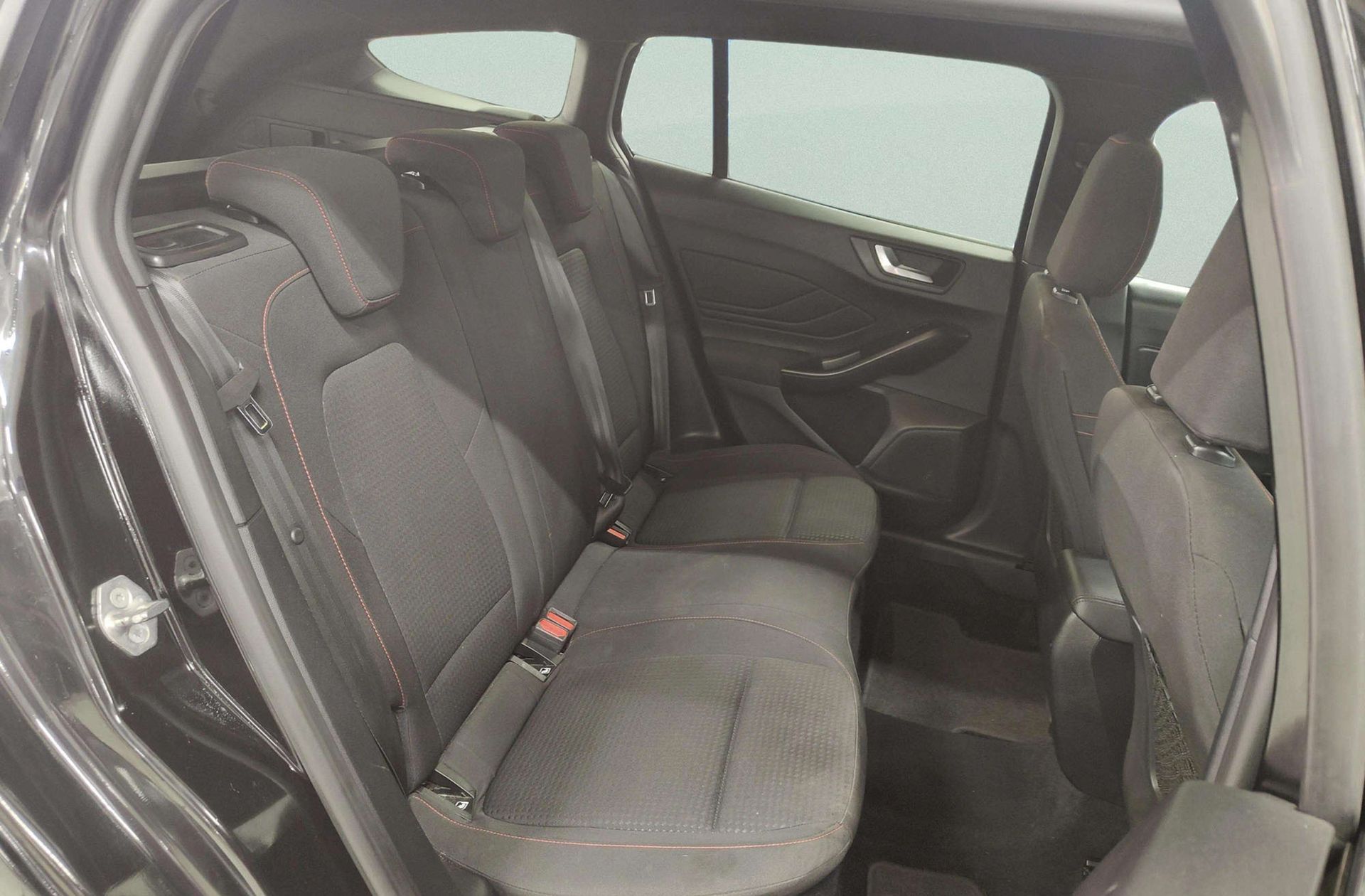 Ford Focus SportBreak 1.0 EcoBoost MHEV ST-Line - foto 18