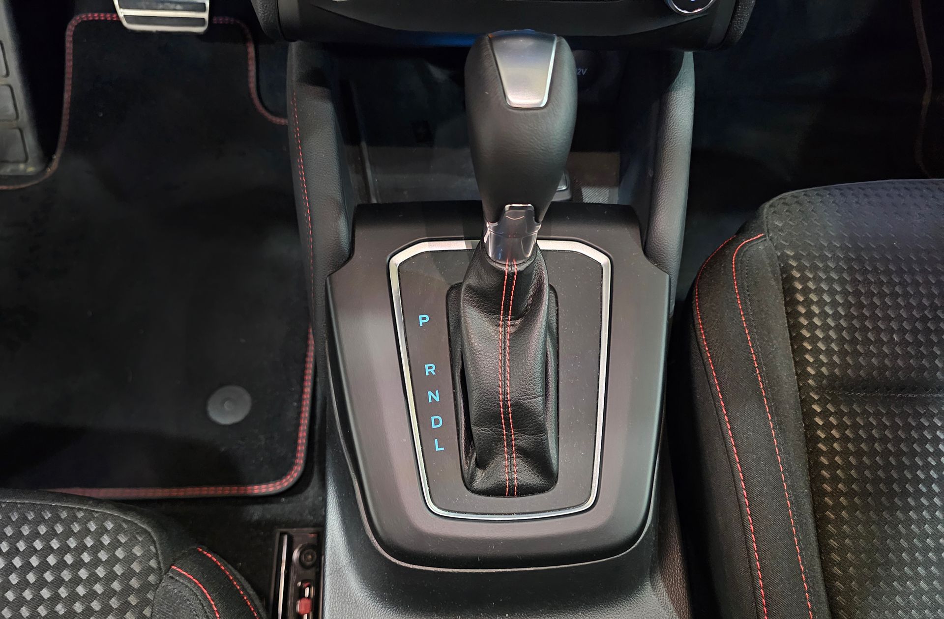 Ford Focus 1.0 EcoBoost MHEV ST-Line - foto 6