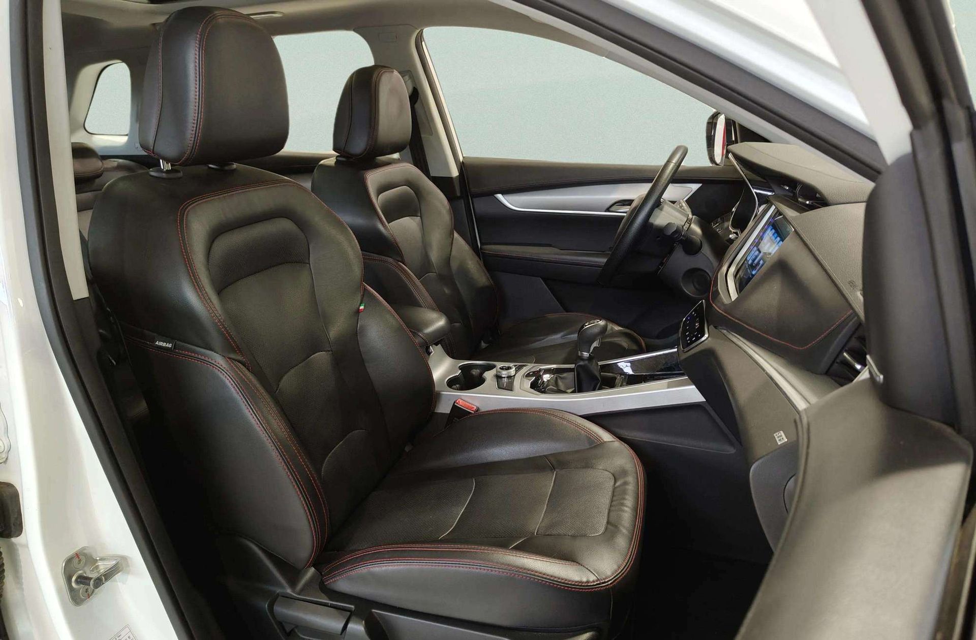 SWM G01 1.5T Luxury - foto 17