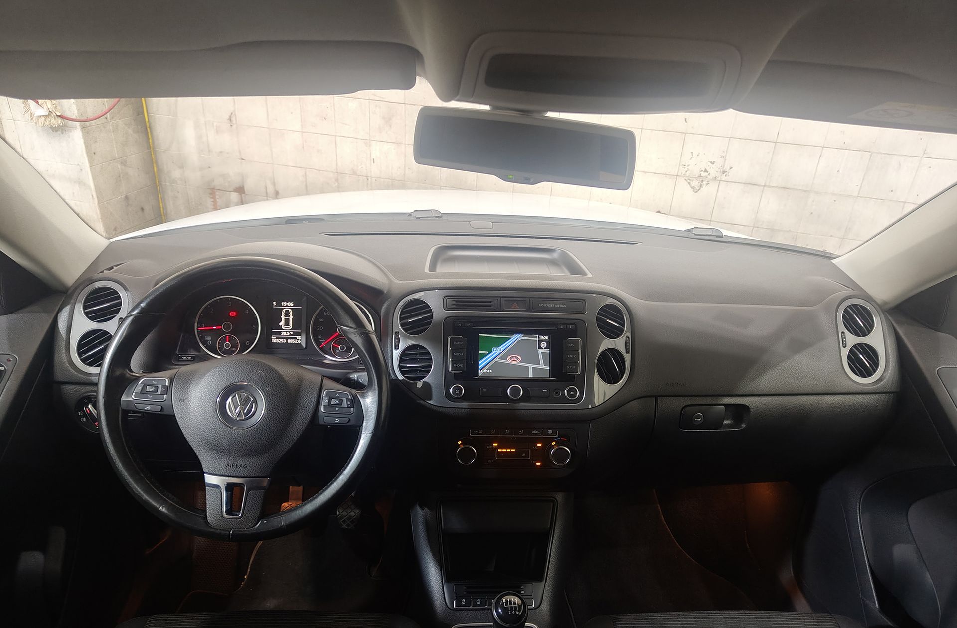 Volkswagen Tiguan T1 2.0 TDI BMT - foto 6