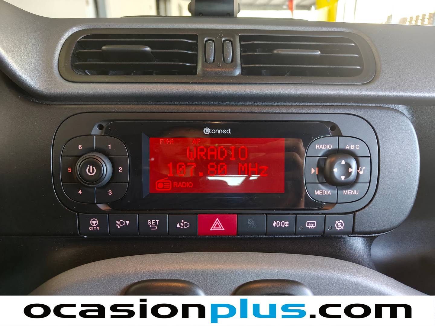 Equipamiento del Fiat Panda Fiat Panda 1.2 Waze 4x2 (69 CV)