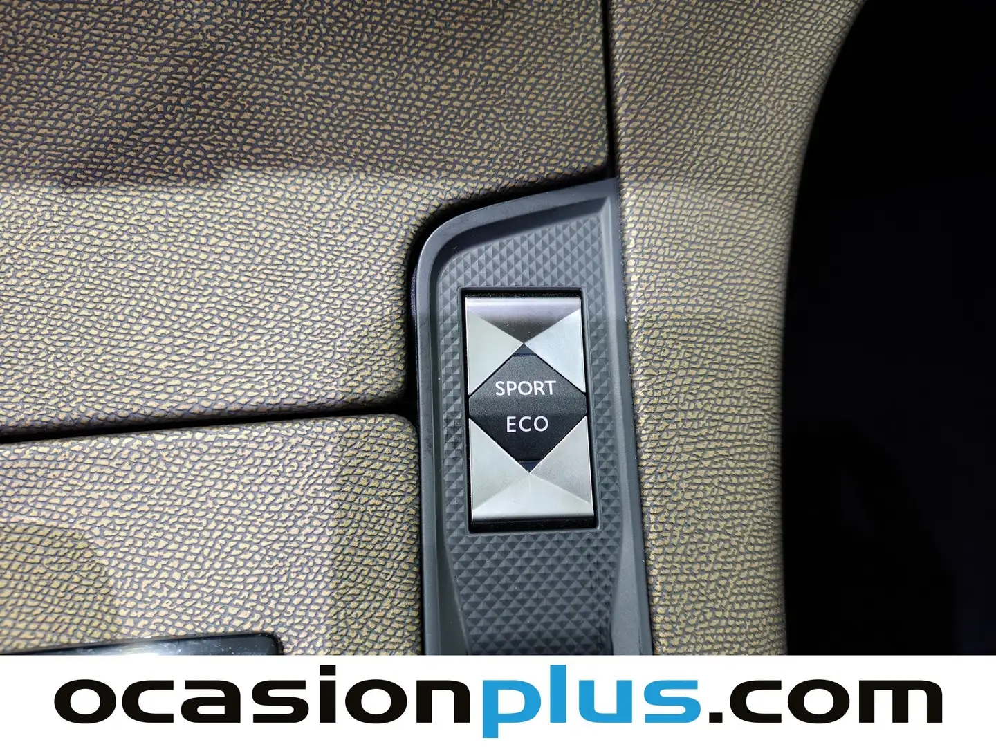 Foto DS DS 7 Crossback DS DS7 Crossback PureTech 130 Bastille+ AT (131 CV)