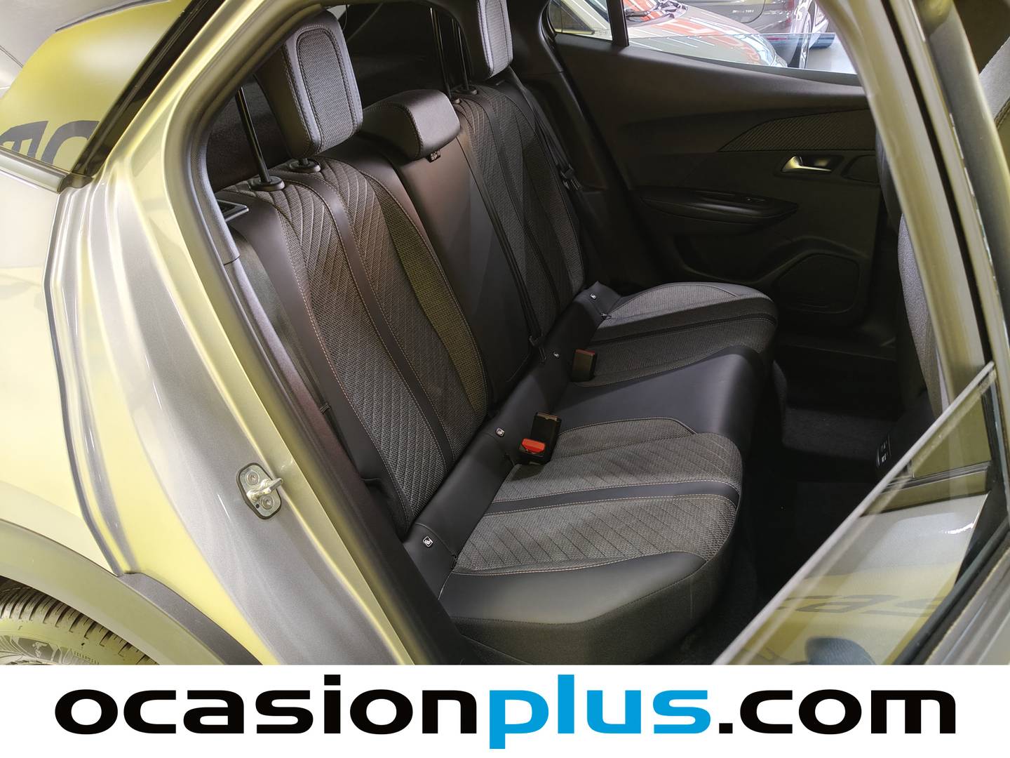 Foto asientos traseros Peugeot 2008 Peugeot 2008 Allure Hybrid eDCS6 (145 CV)