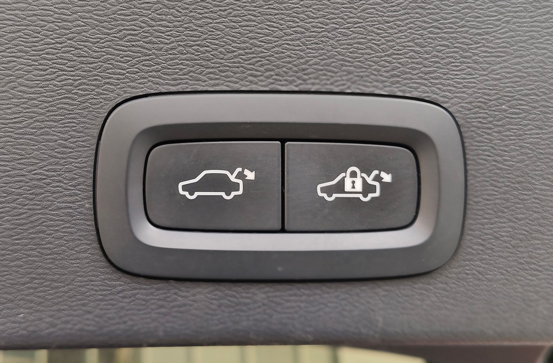 Volvo XC40 T3 R-Design - foto 23
