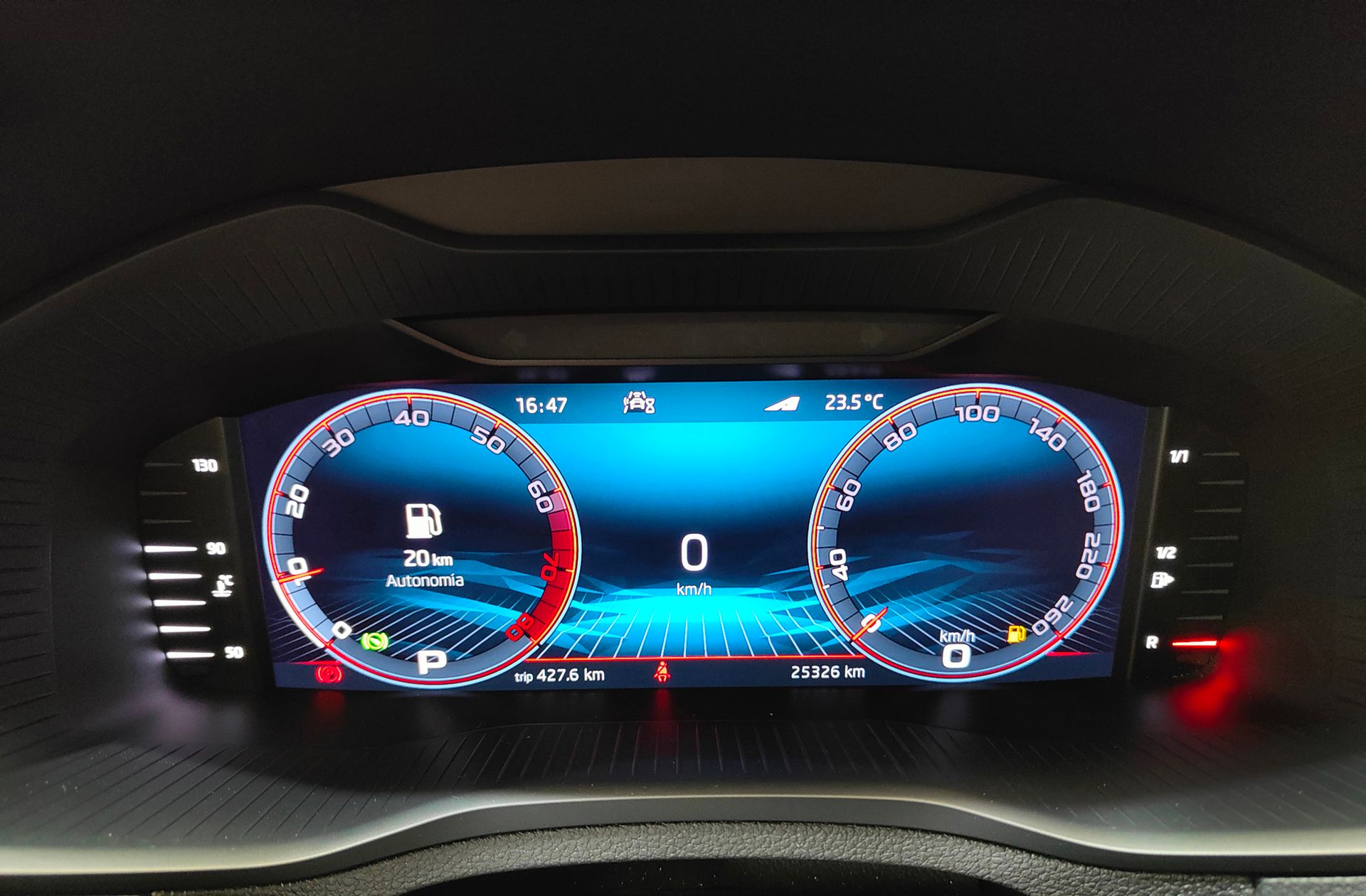 Škoda Karoq 1.5 TSI ACT Sportline DSG - foto 25