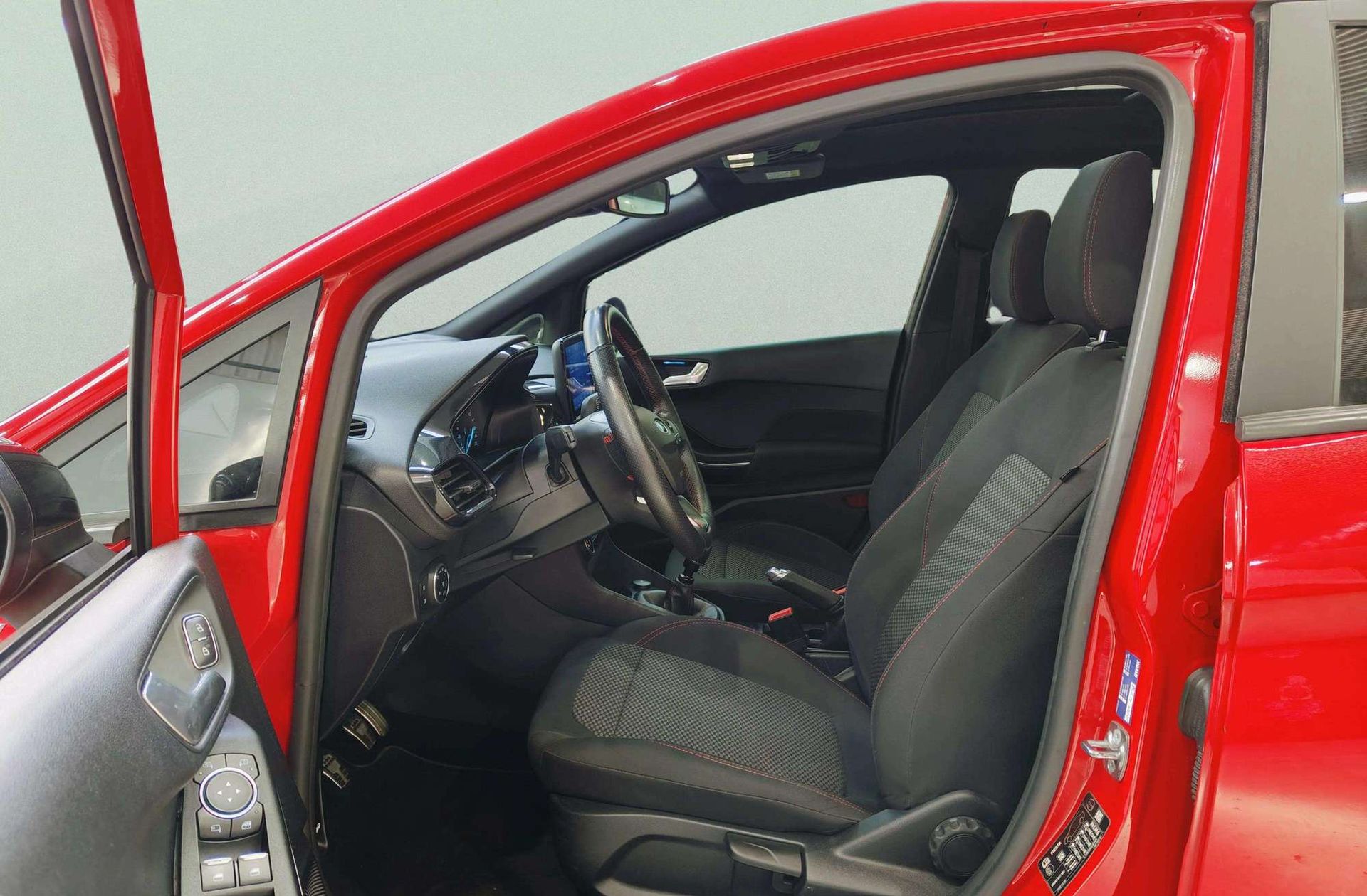 Ford Fiesta 1.0 EcoBoost MHEV ST-Line - foto 12