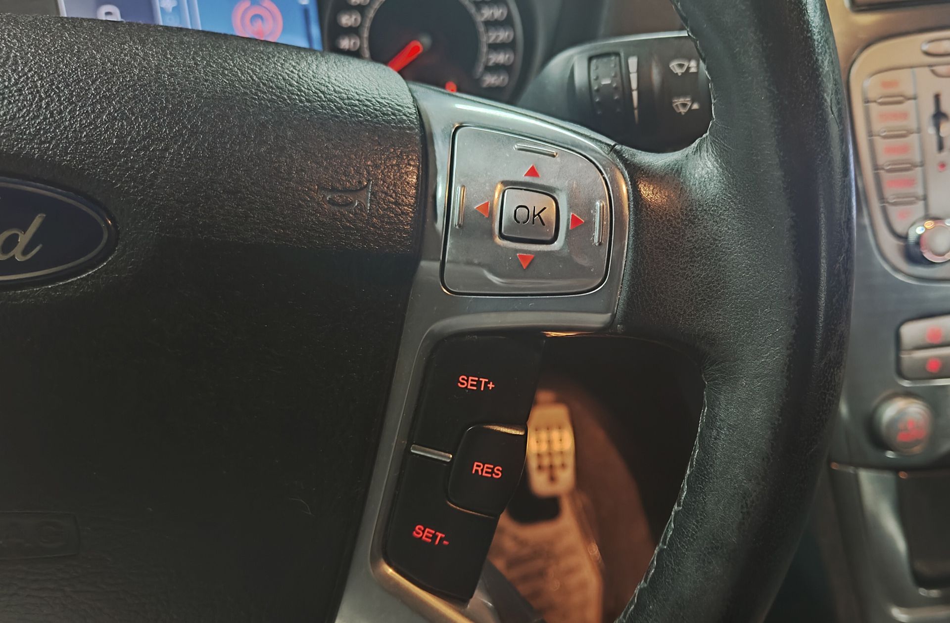 Ford Mondeo 2.0 TDCi Titanium PowerShift - foto 24