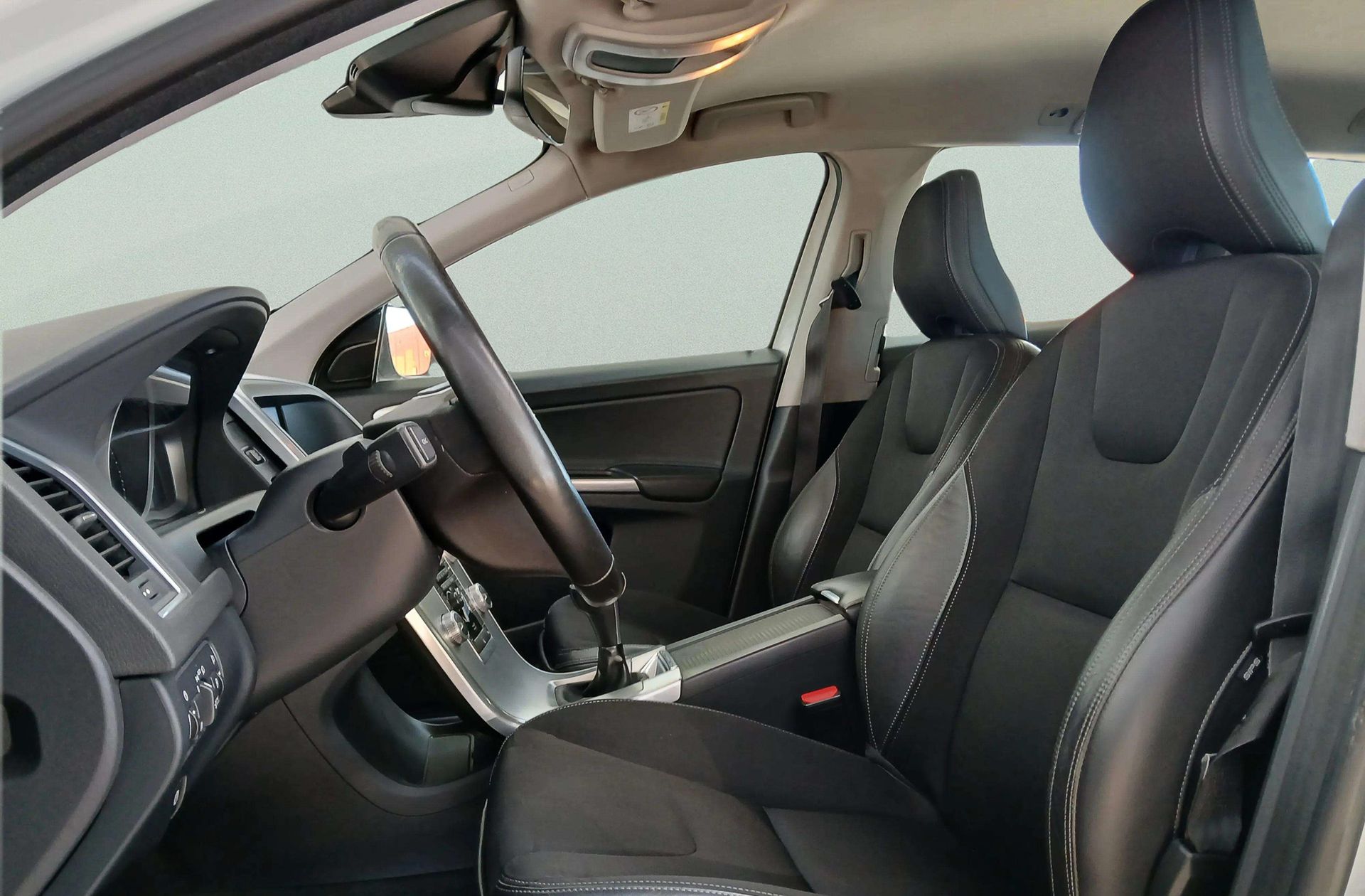 Volvo XC60 D4 Momentum - foto 9