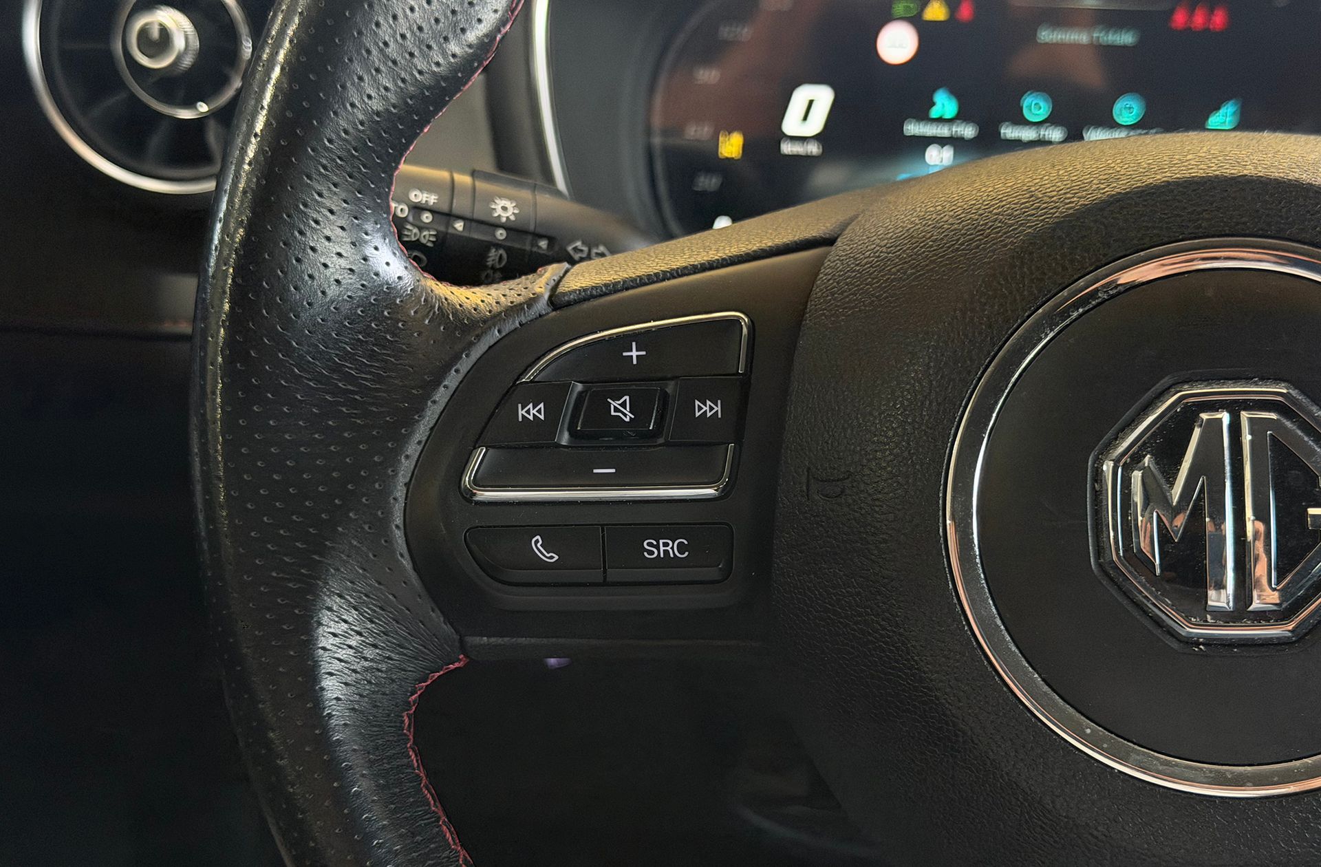 MG HS 1.5 Turbo GDI Comfort DCT - foto 24