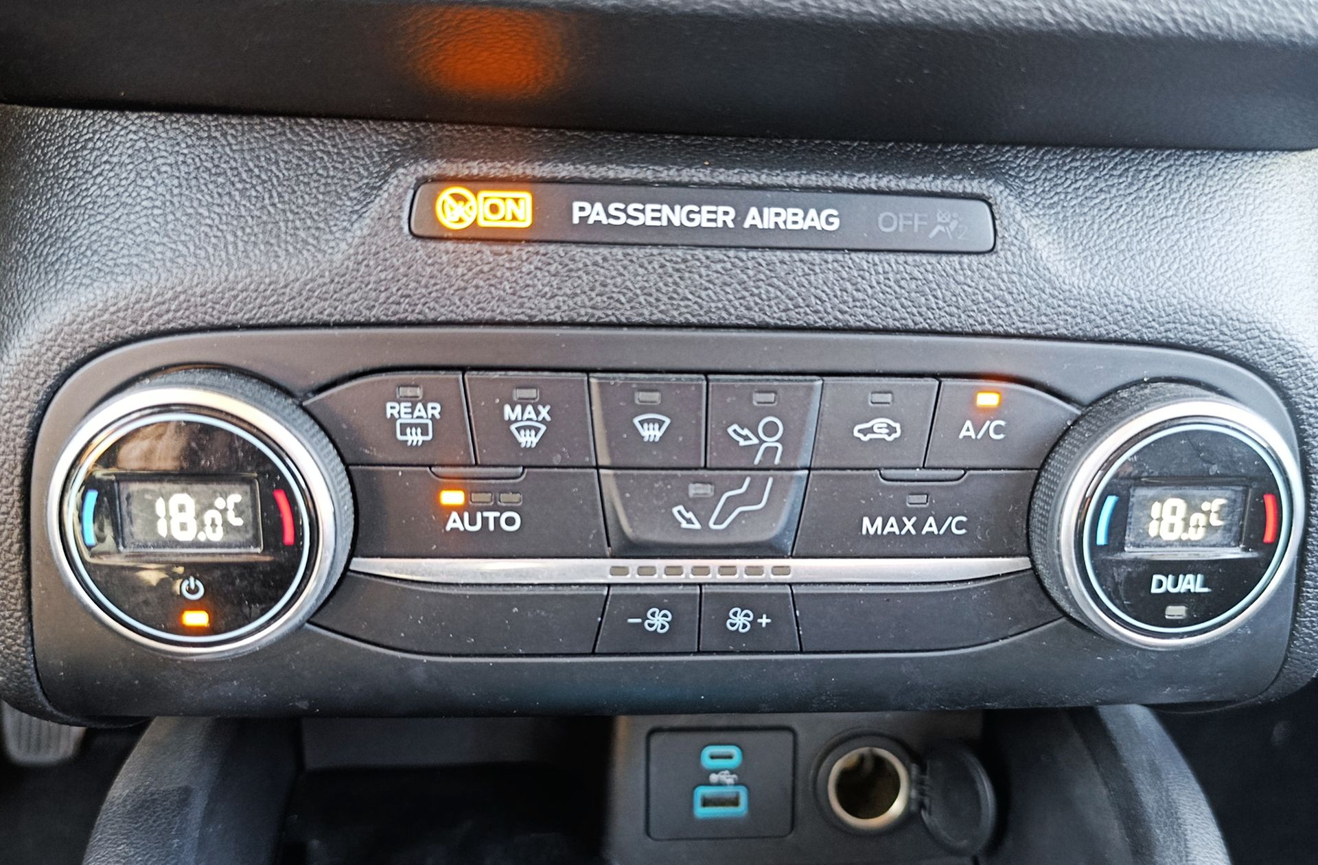 Ford Focus 1.0 EcoBoost MHEV Active - foto 29