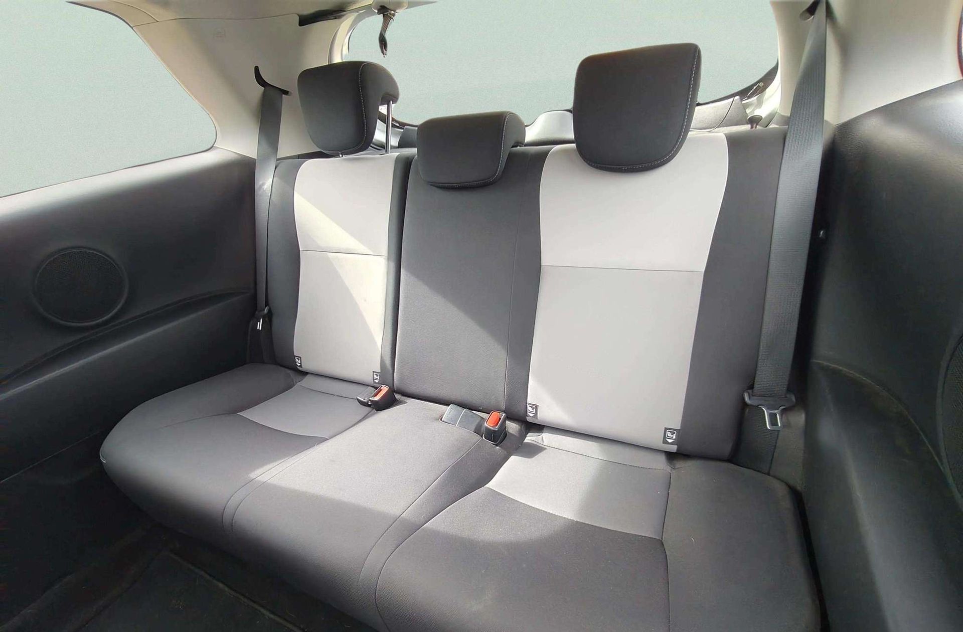 Toyota Yaris 70 Active - foto 9