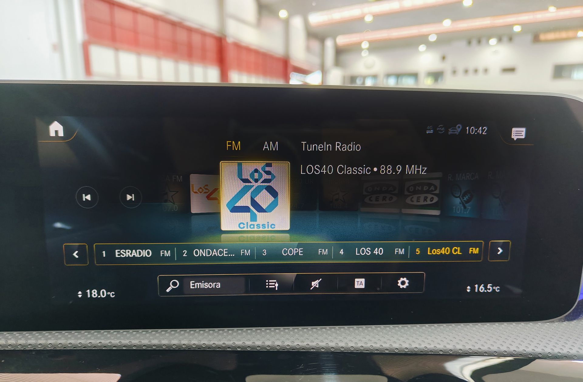 Mercedes-Benz CLA 180 Pack AMG - foto 37