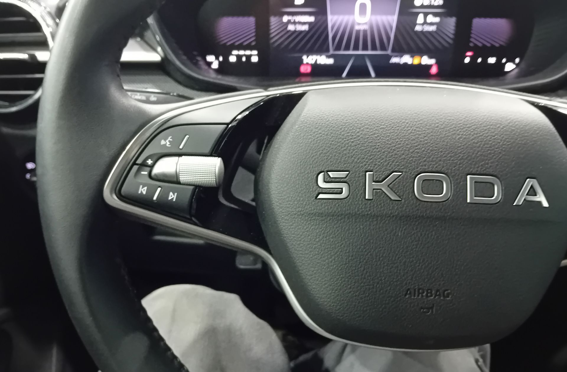 Škoda Fabia 1.0 TSI Selection - foto 23