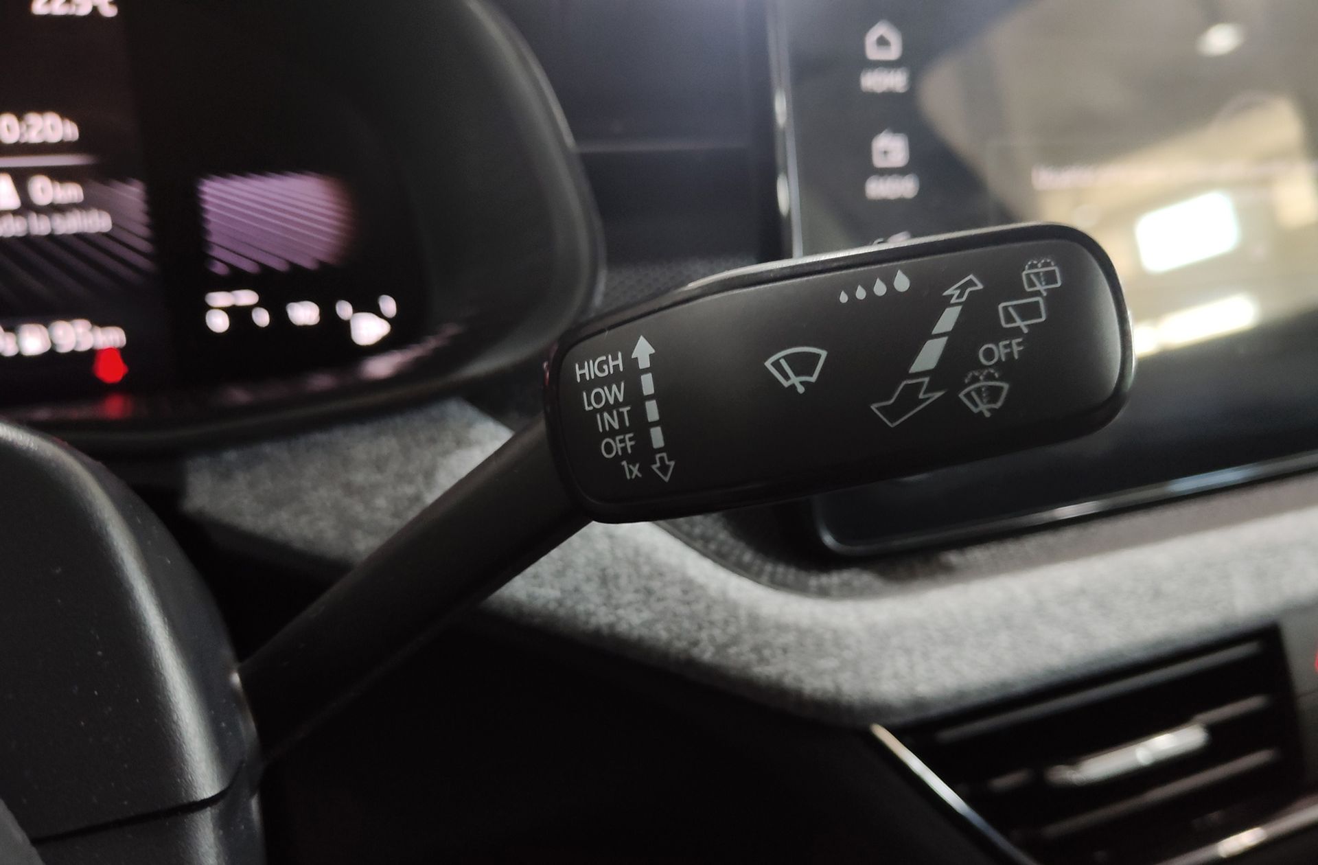 Škoda Kamiq 1.0 TSI Selection DSG - foto 25