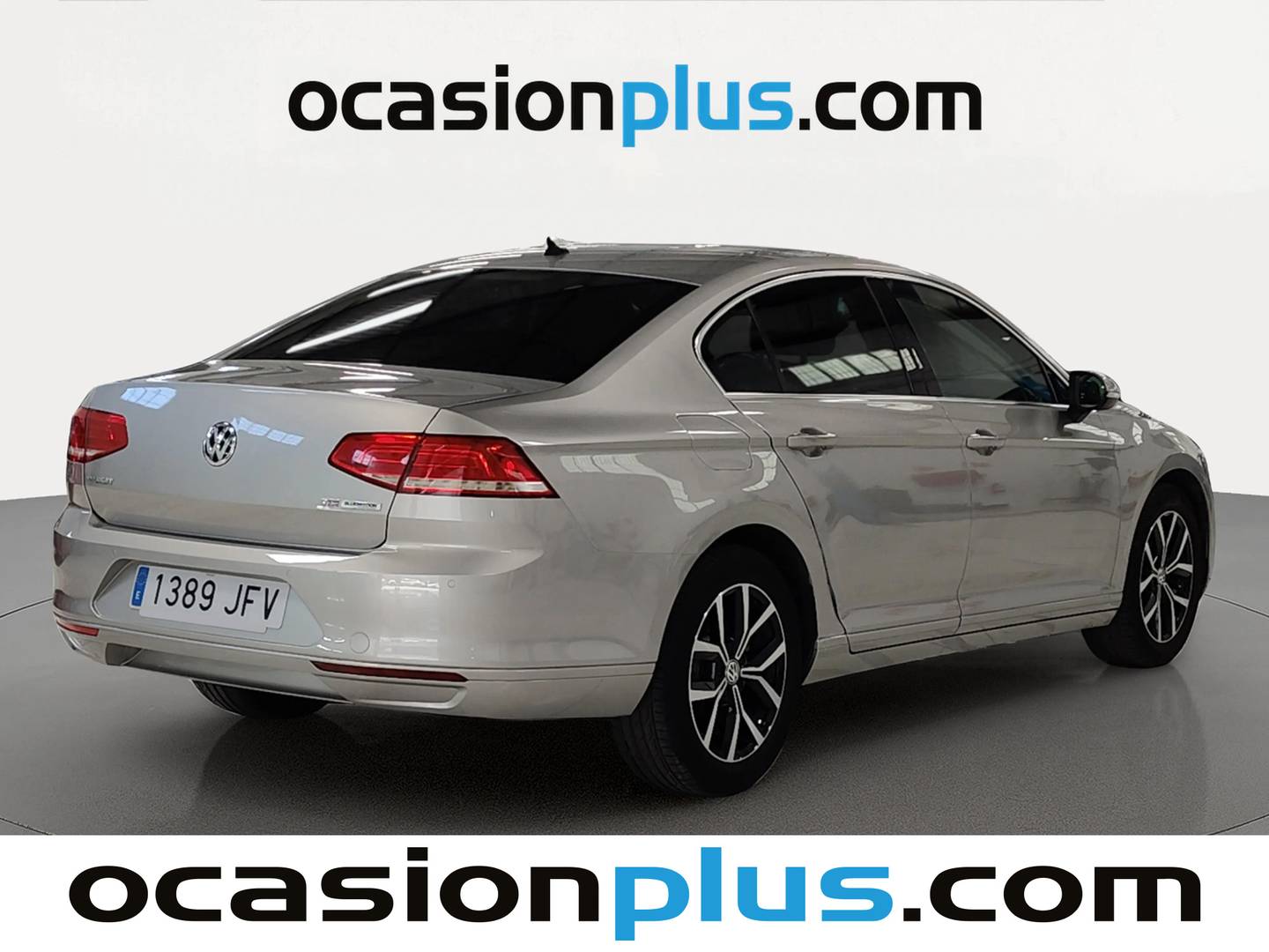 Foto trasera Volkswagen Passat Volkswagen Passat Advance 1.6 TDI BMT (120 CV) derecha