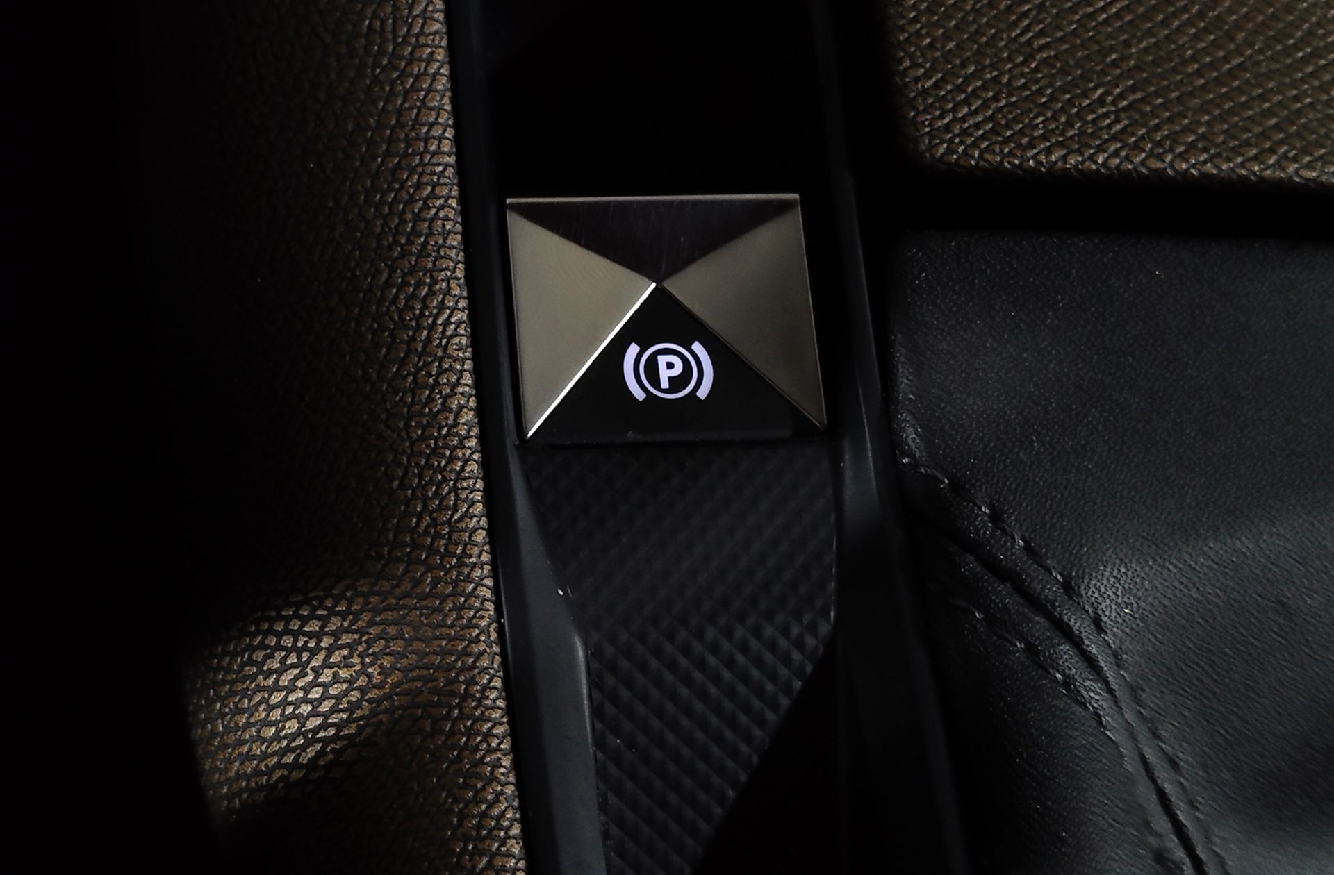 DS 7 Crossback BlueHDi 130 Be Chic - foto 30