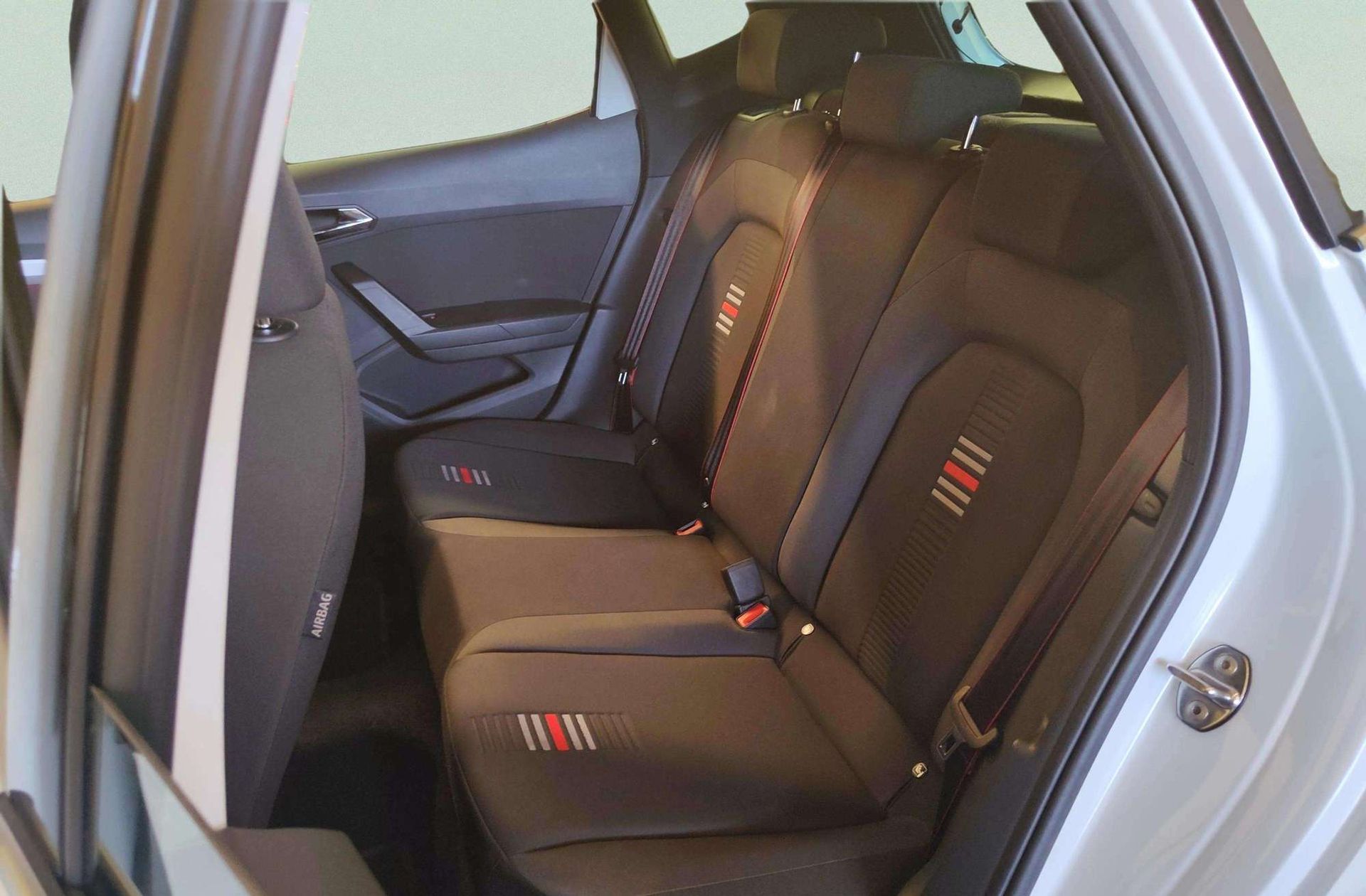 SEAT Arona 1.0 TSI Ecomotive FR Edition DSG - foto 12