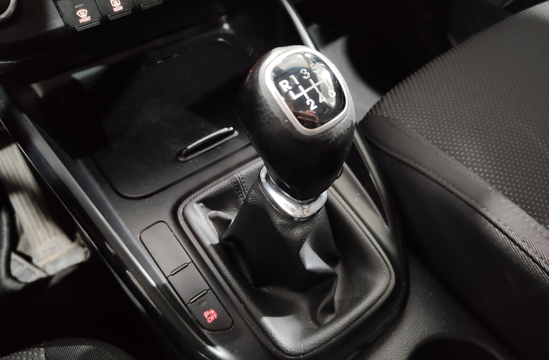 Kia Carens 1.6 GDi Uefa Euro 2016 Eco-Dynamics - foto 5