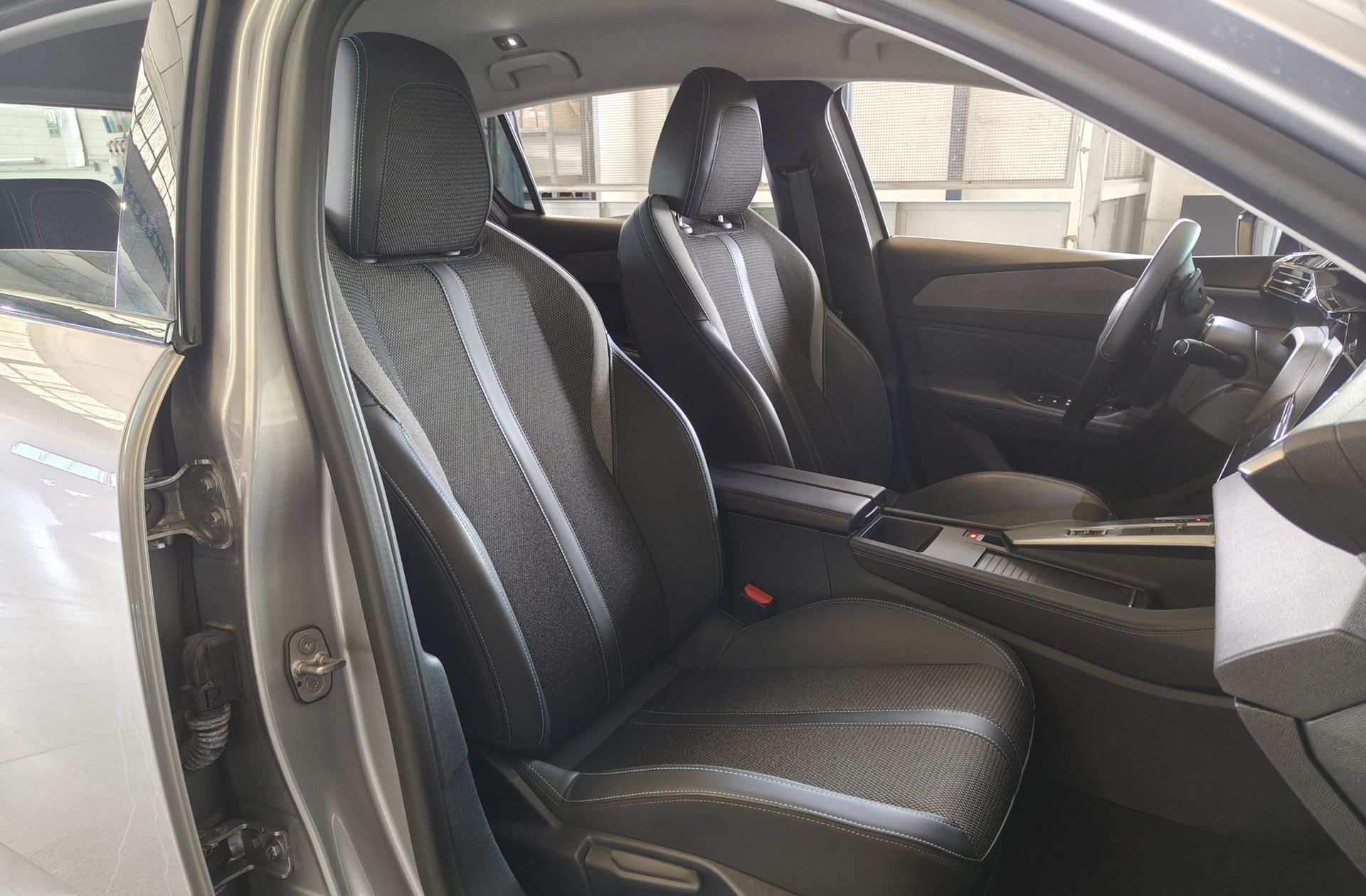 Peugeot 308 BlueHDi 130 Allure EAT8 - foto 17