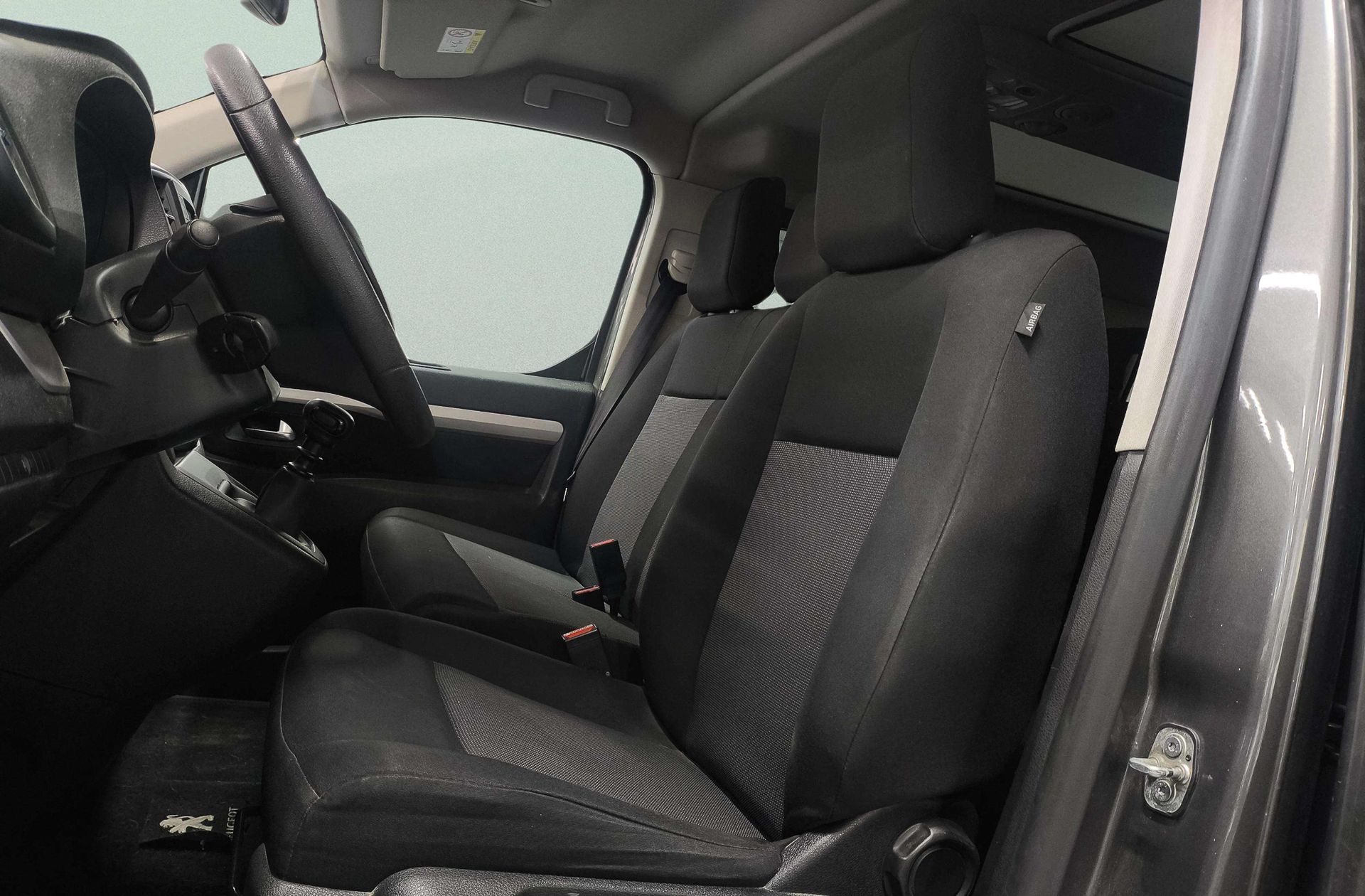 Peugeot Traveller 1.6 BlueHDi Business Standard 9 plazas - foto 12