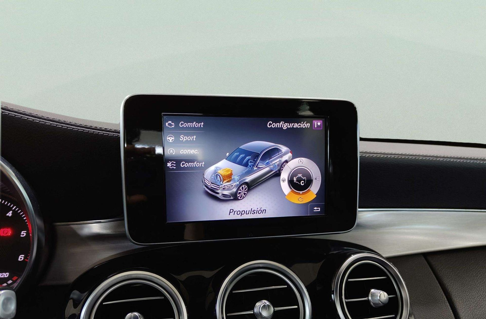 Mercedes-Benz Clase C 220 d Pack AMG - foto 10