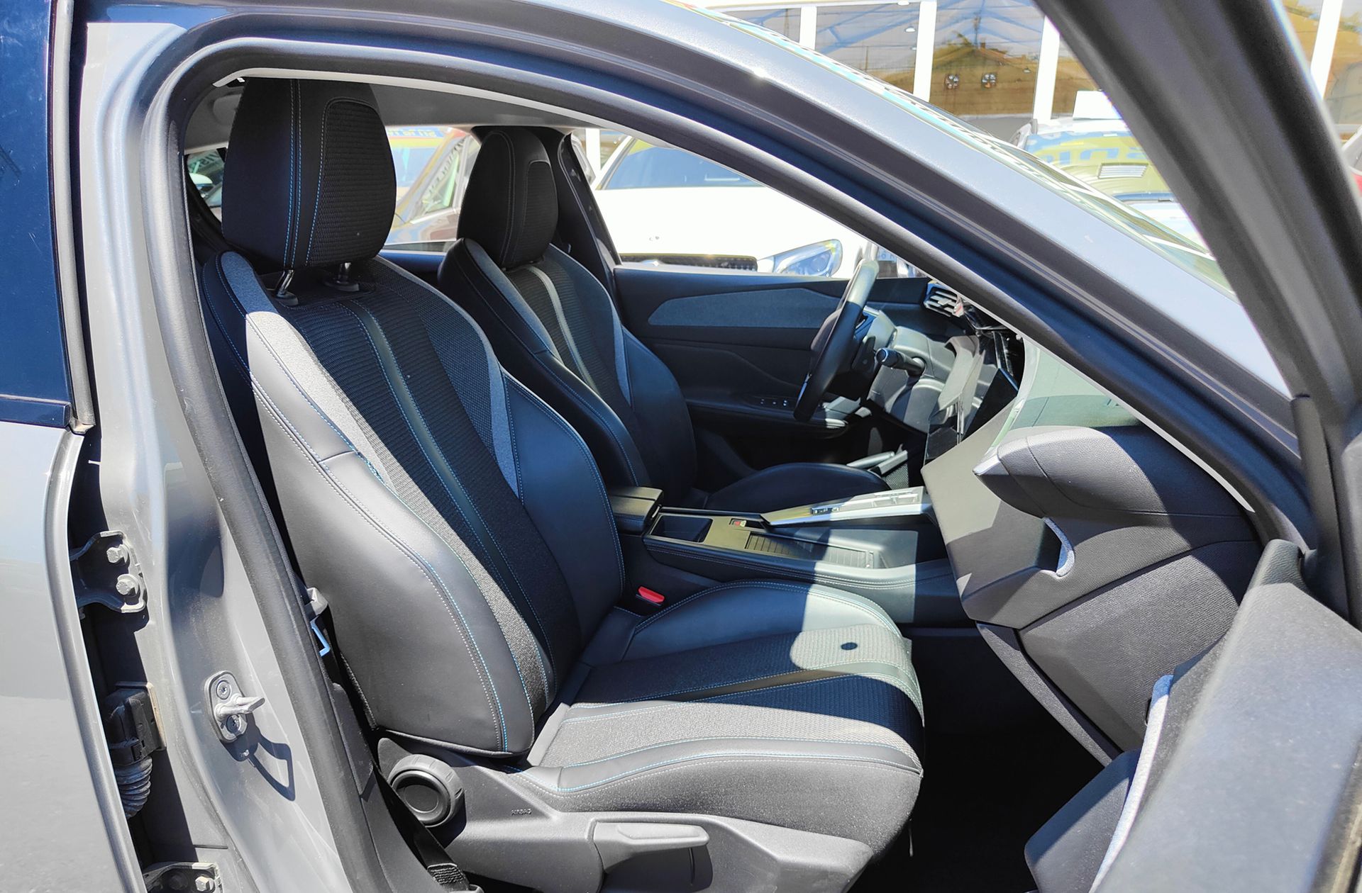 Peugeot 308 BlueHDi 130 Allure EAT8 - foto 19