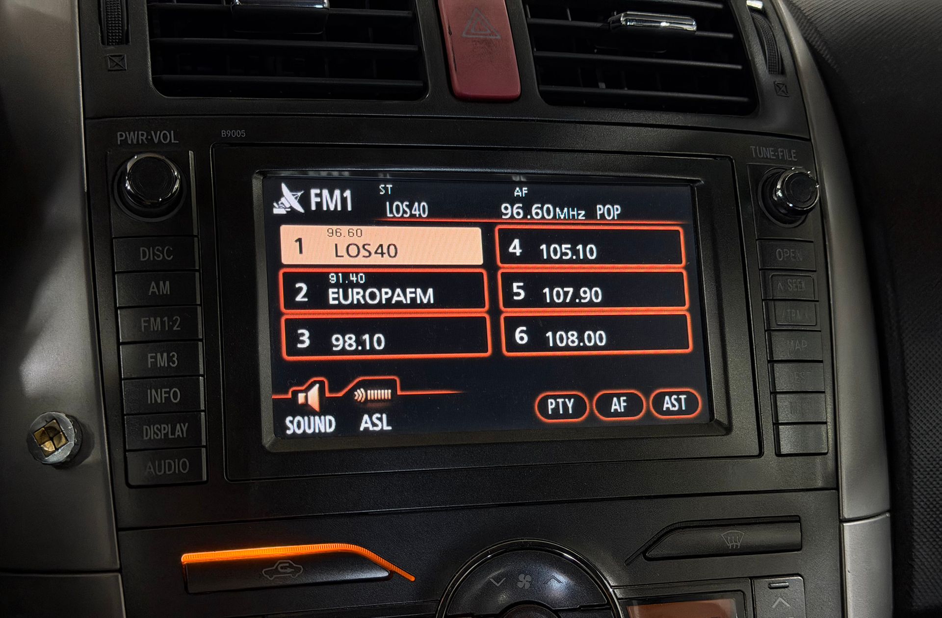Toyota Auris 2.2 D-4D Sport - foto 30
