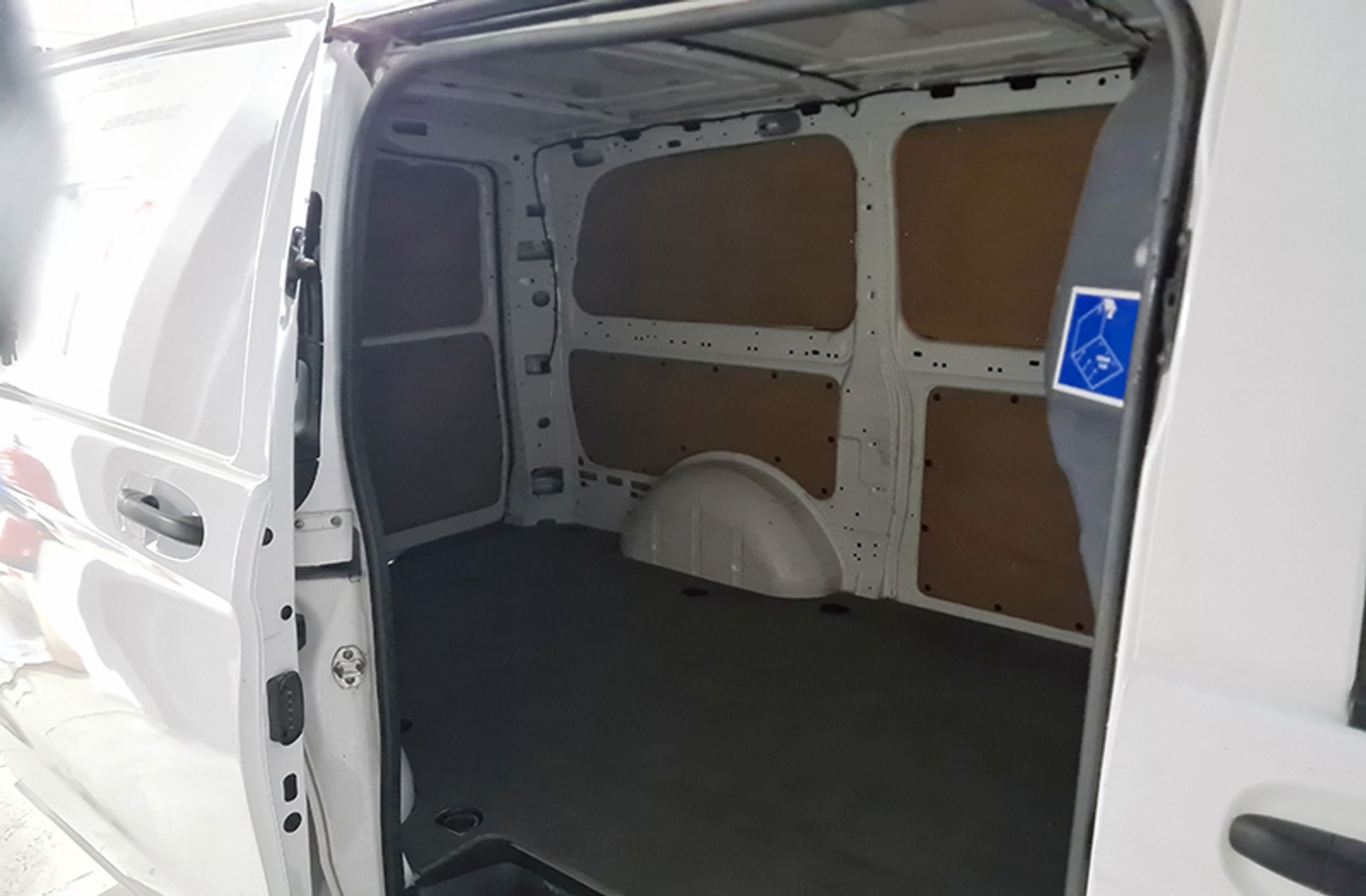 Mercedes-Benz Vito Furgon e-Vito 111 Larga - foto 15