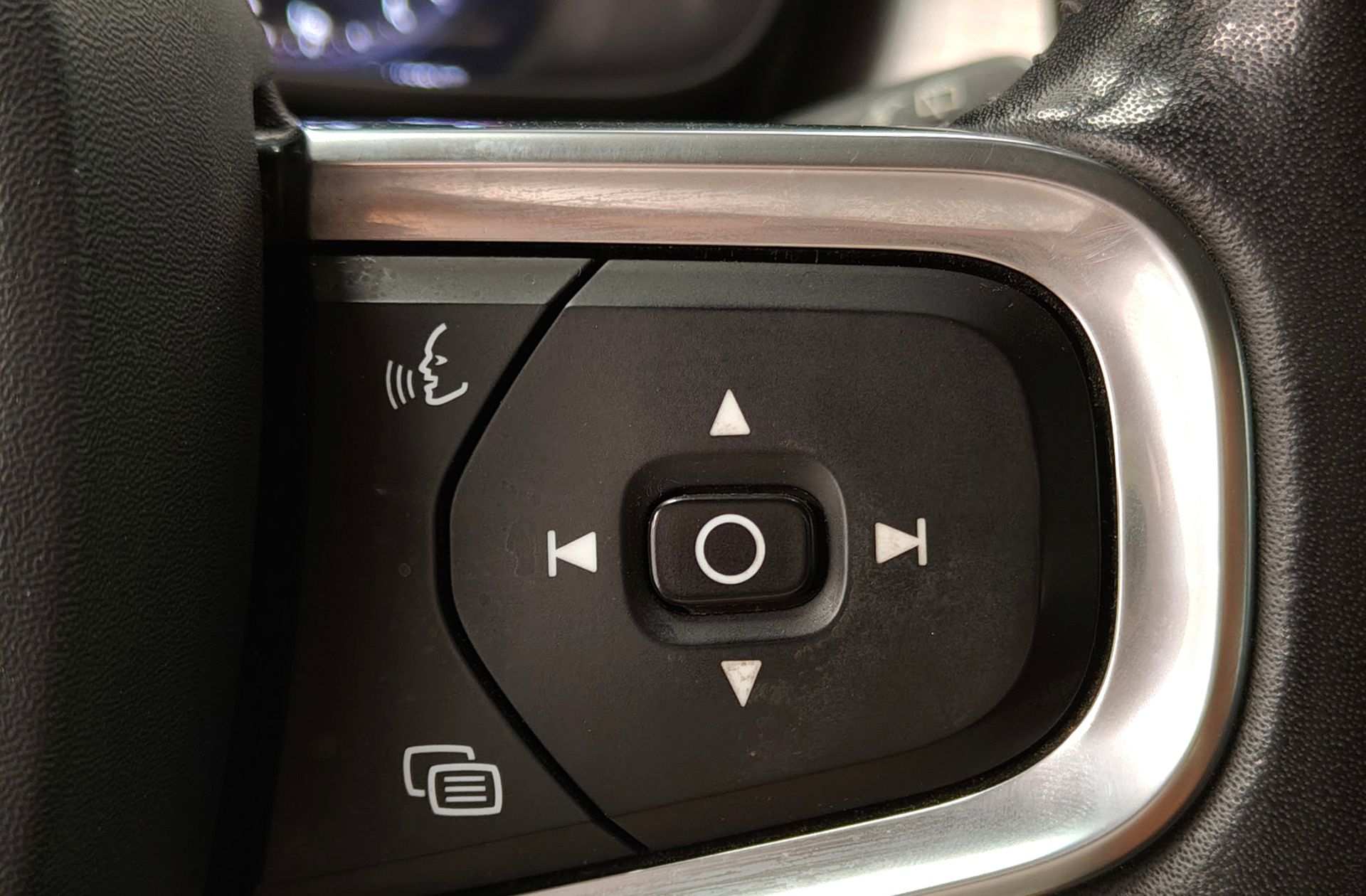Volvo XC40 D3 Momentum AWD - foto 30