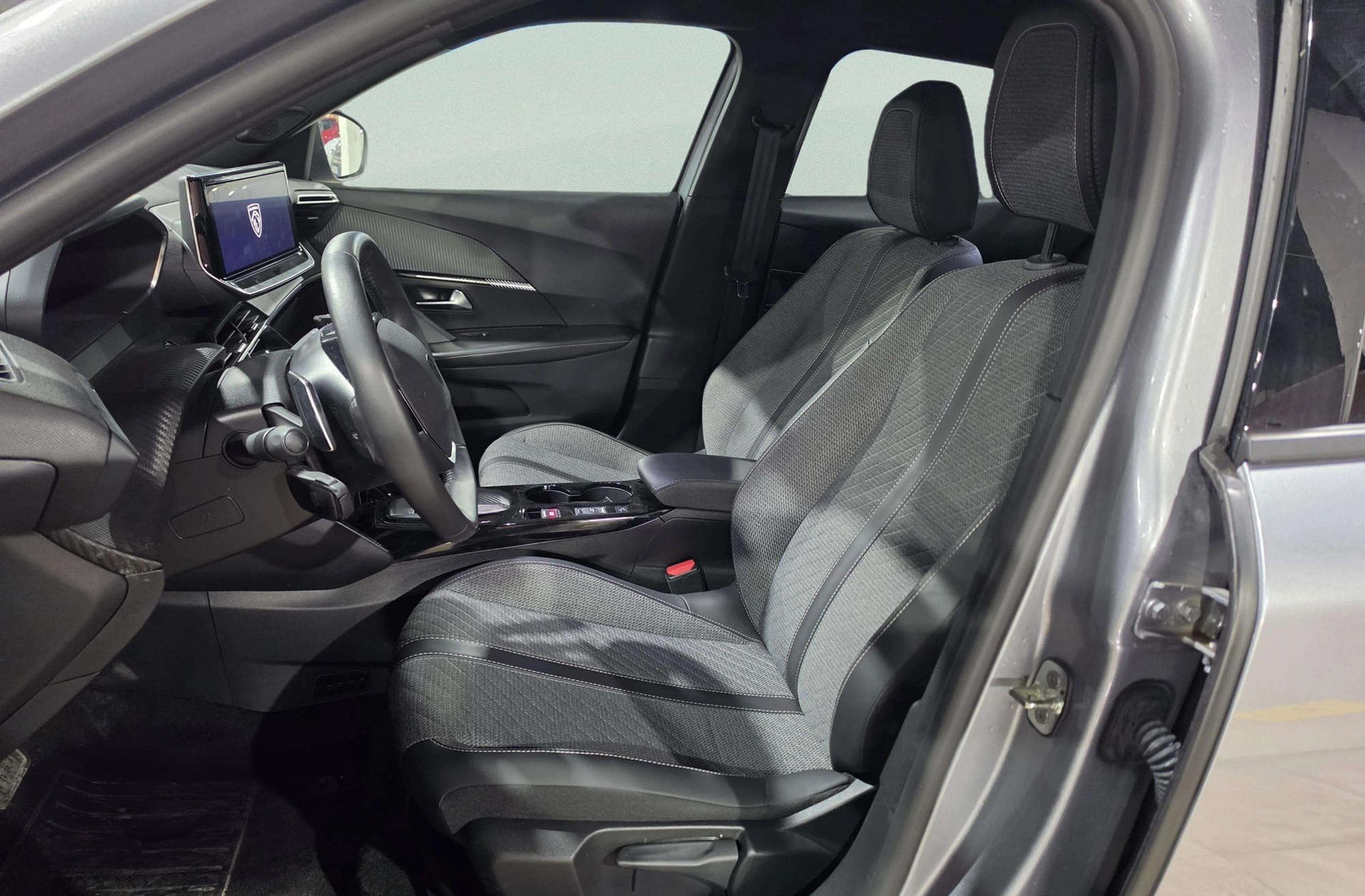 Peugeot 2008 Allure Hybrid eDCS6 - foto 11