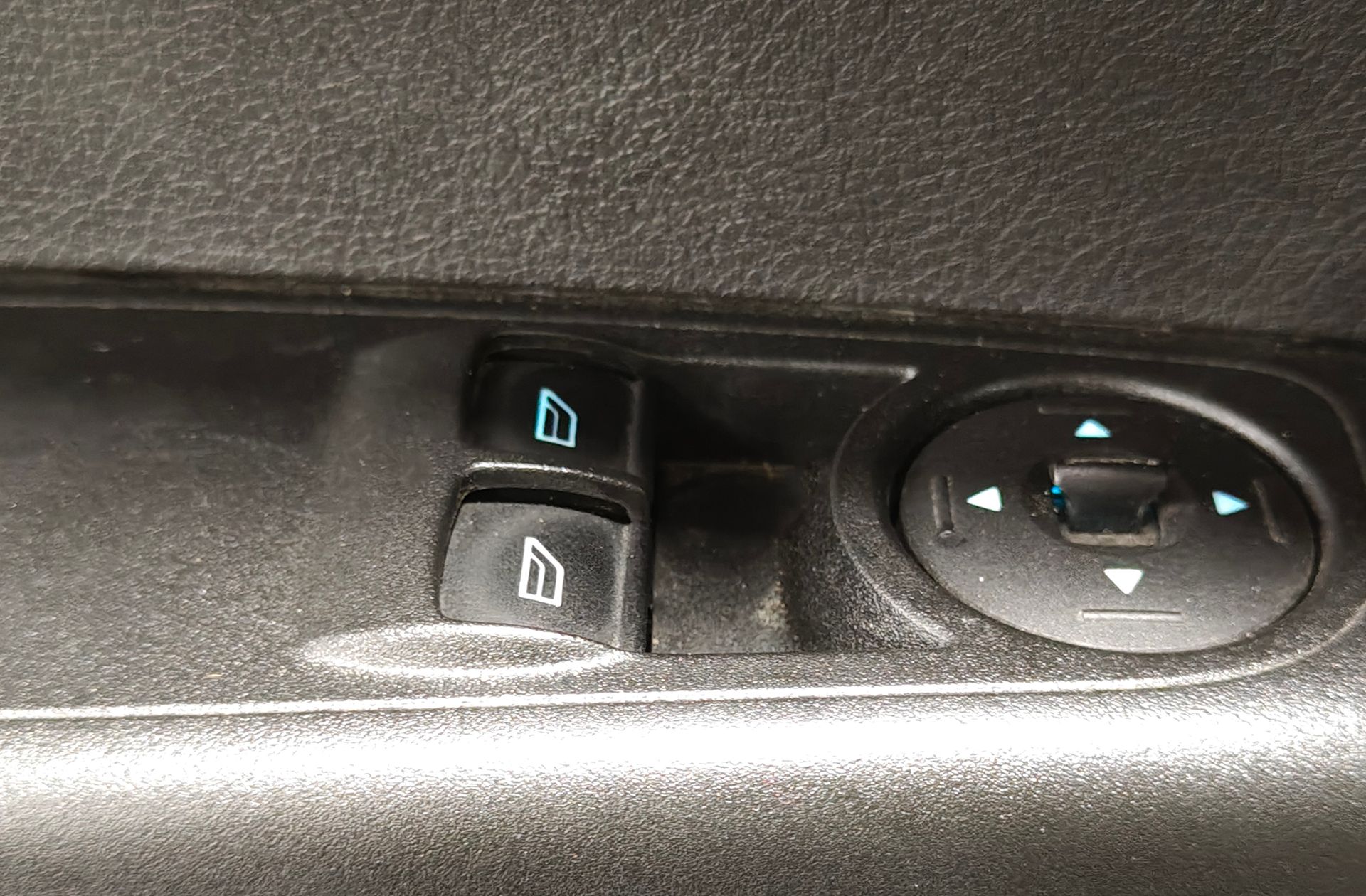 Ford Tourneo Courier 1.0 EcoBoost Trend - foto 28