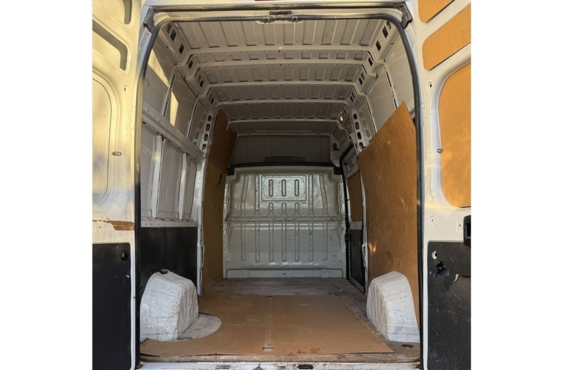 Peugeot Boxer Furgon BlueHDi 140 435 L3H3 - foto 11
