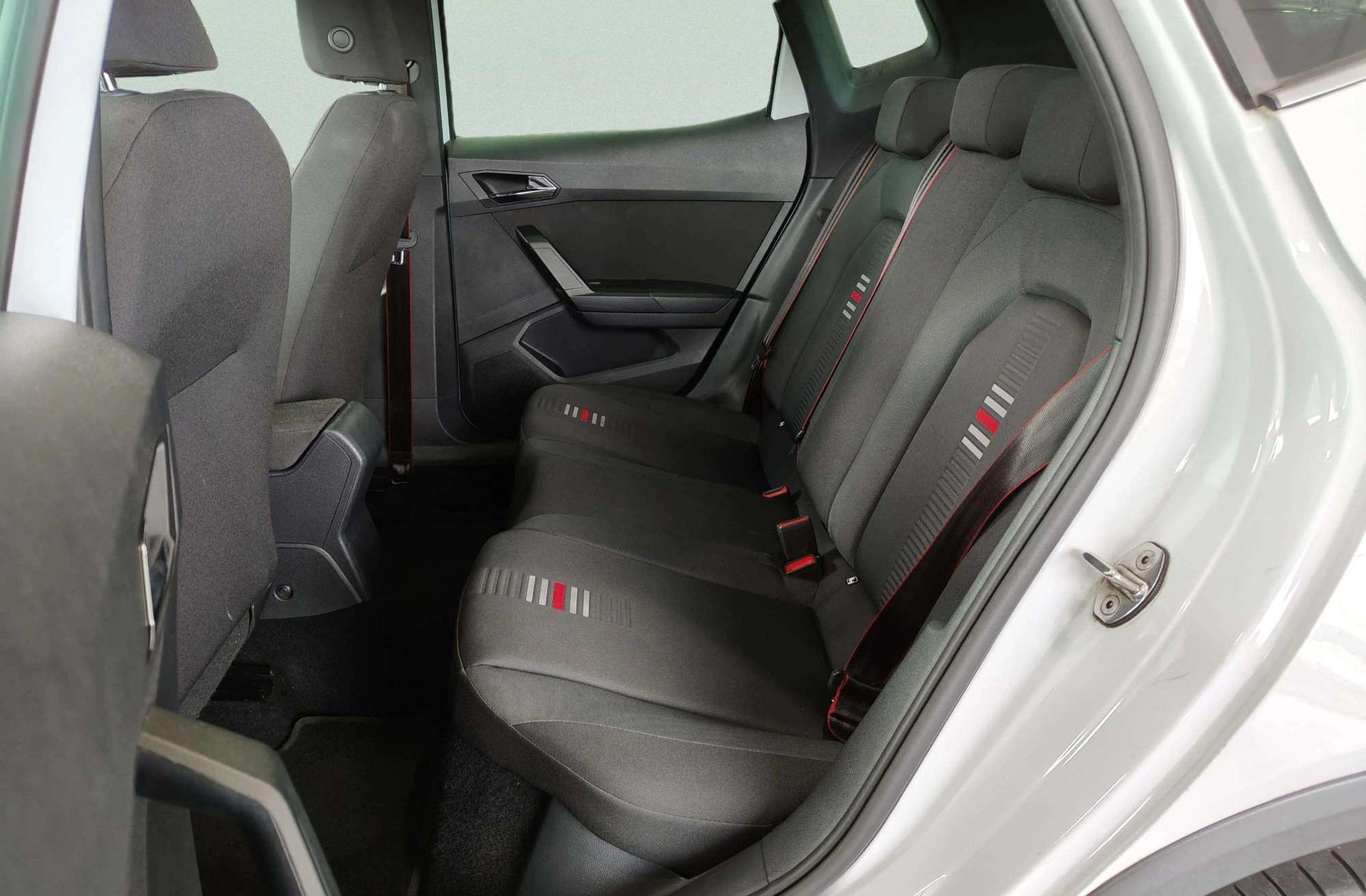 SEAT Arona 1.0 TSI Ecomotive FR Edition - foto 16