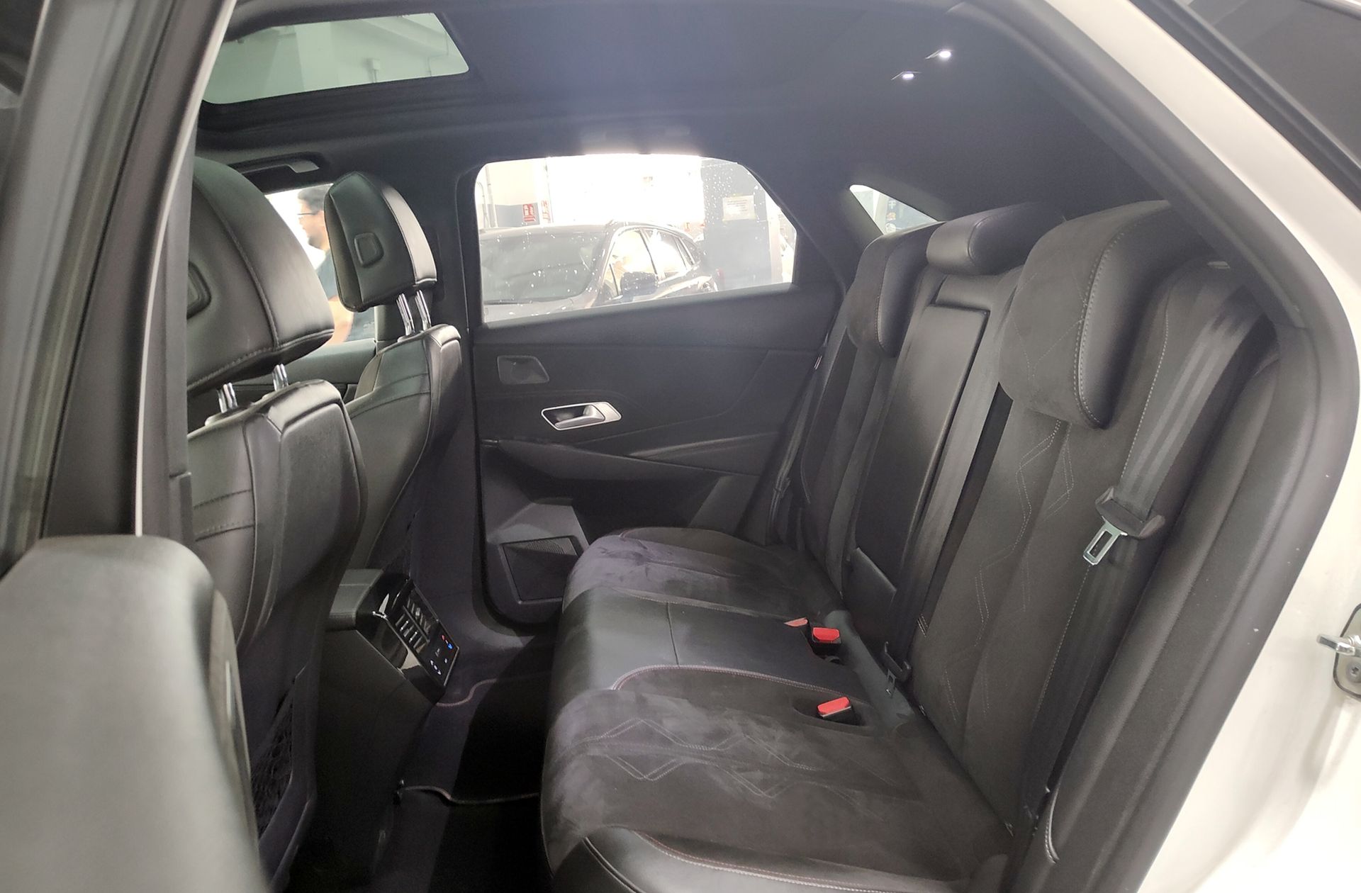 DS DS 7 Crossback E-Tense 300 Performance Line+ 4WD - foto 14