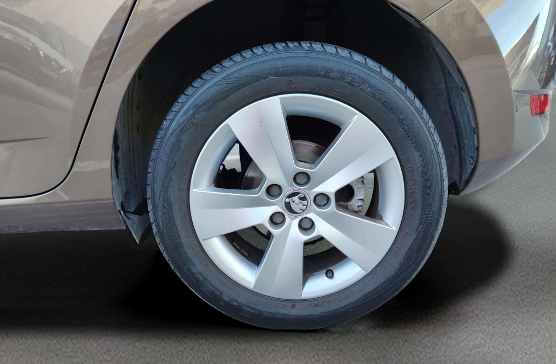 Škoda Fabia 1.0 TSI Like DSG - foto 30