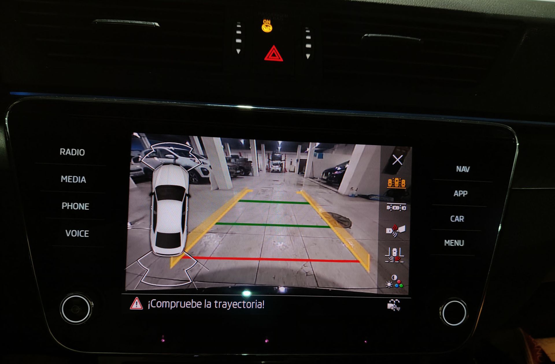 Škoda Superb 1.5 TSI Sport Line DSG - foto 12