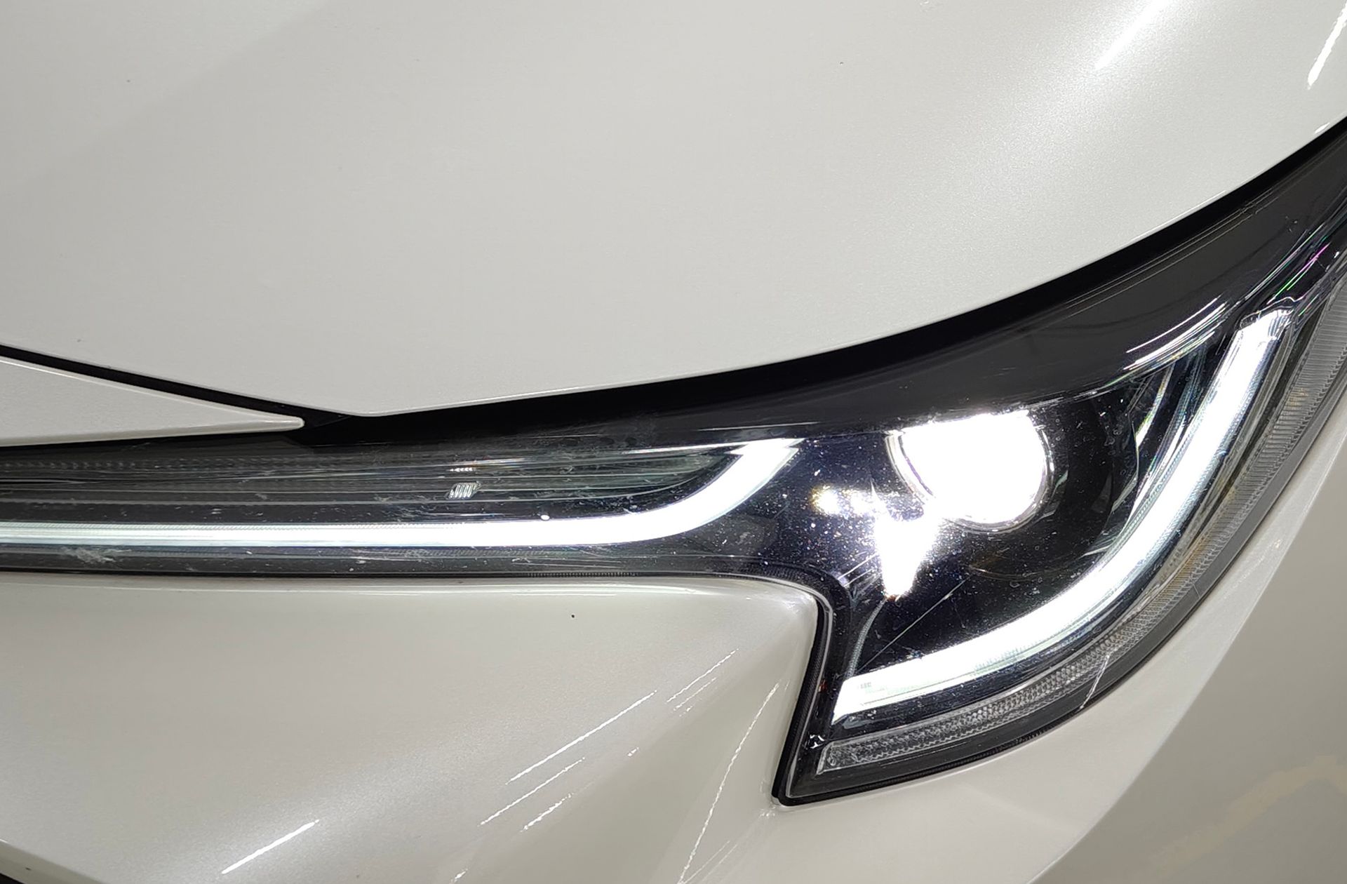 Toyota Corolla 180H Feel! E-CVT - foto 14